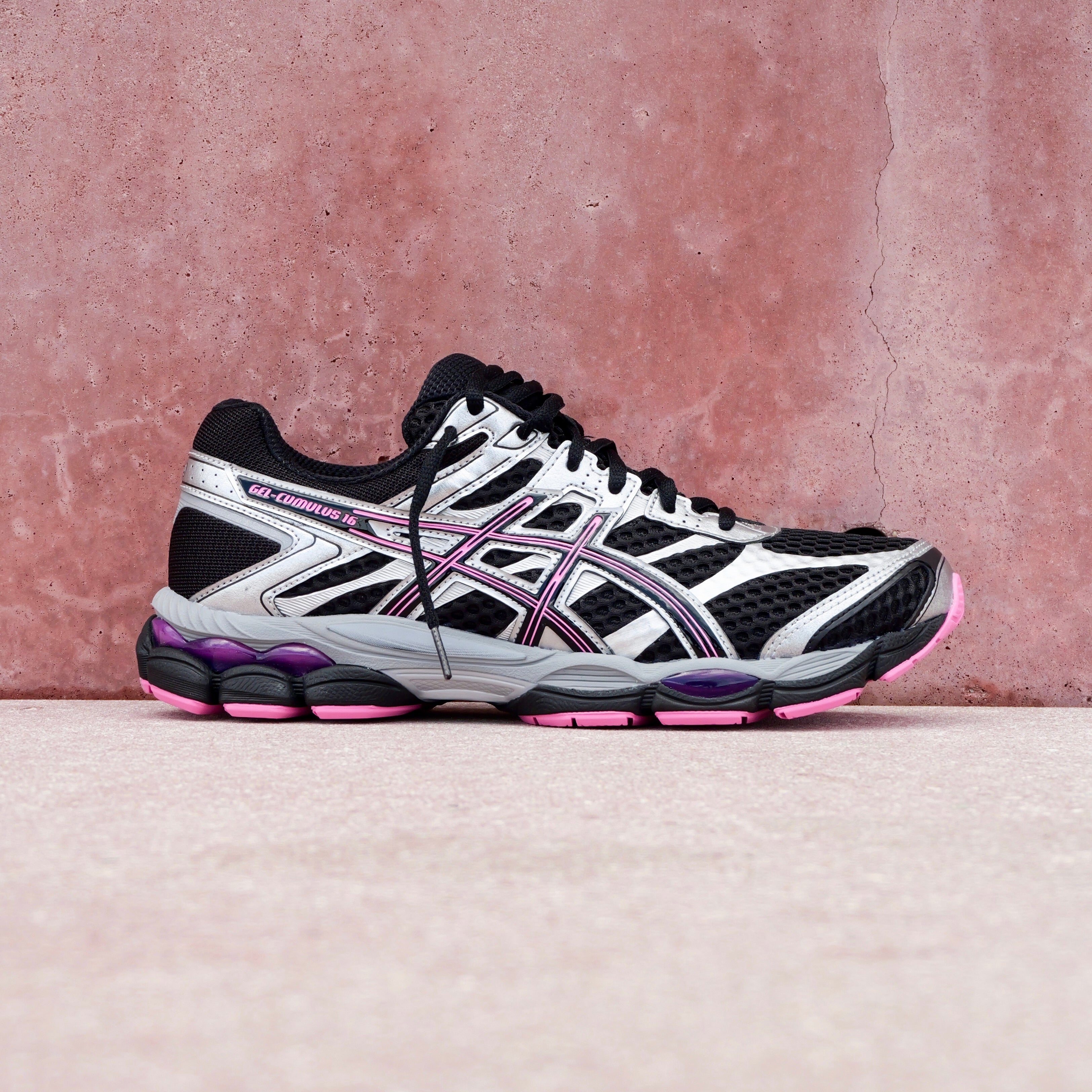 Mens Asics Gel-Cumulus 16 (Black/ Dragon Fruit)
