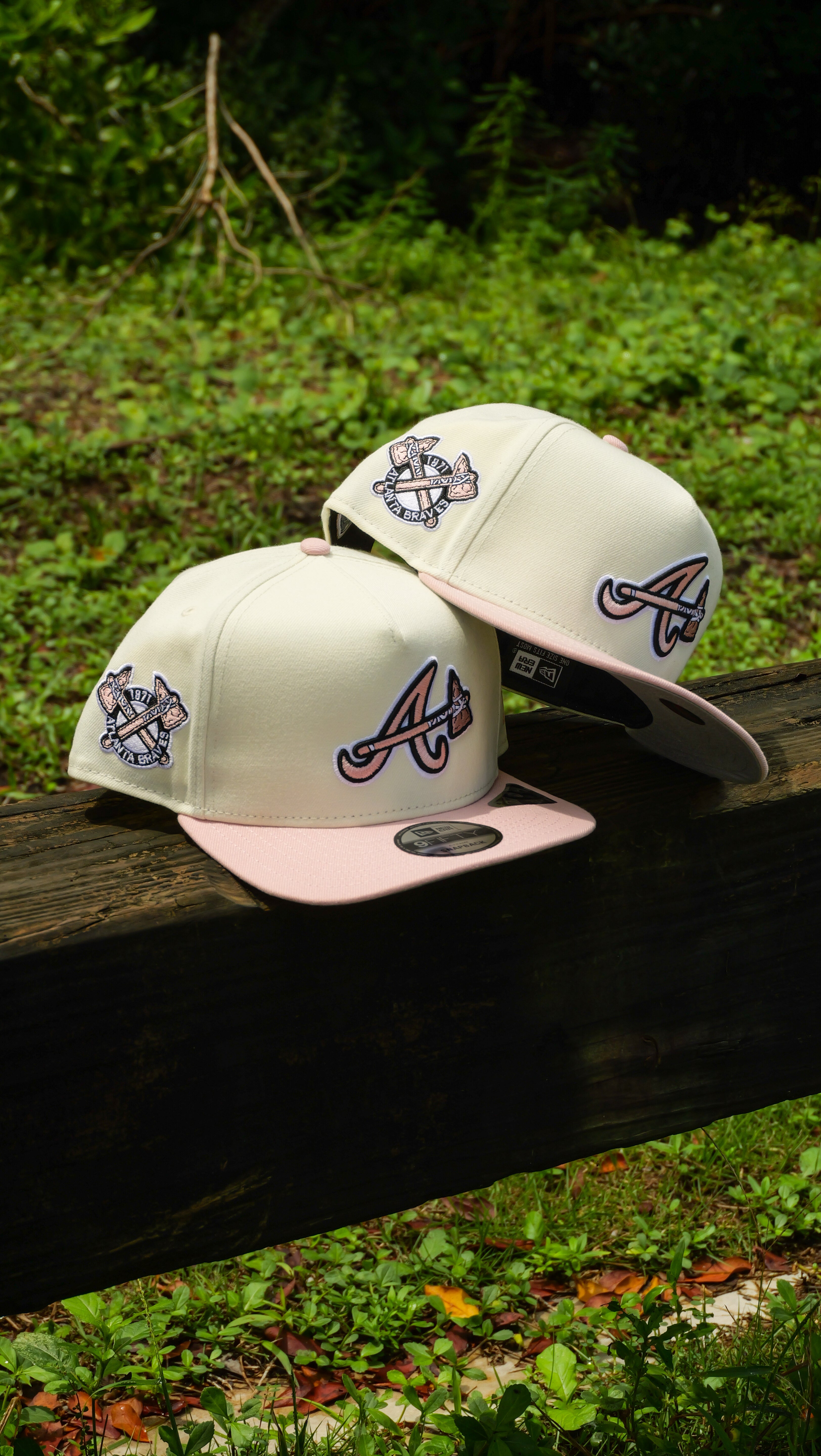 New Era Atlanta Braves 1871 Side Patch 9FIFTY A-Frame Snapback-(Chrome/Pink)
