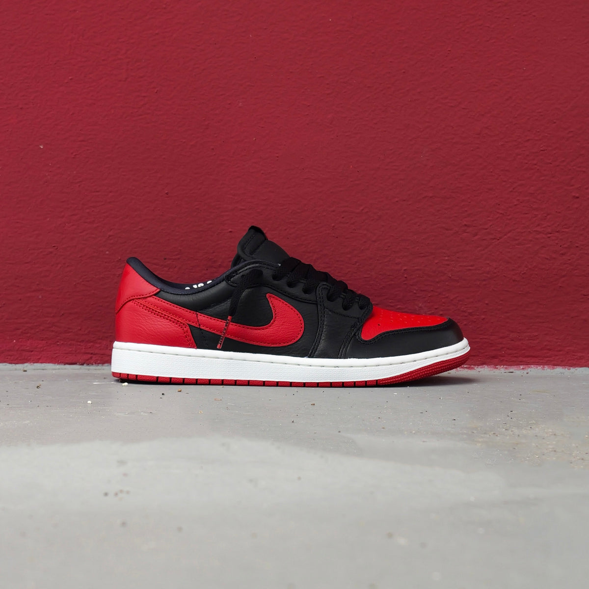 Mens Air Jordan 1 Retro Low OG (Banned) – SNEAKER TOWN
