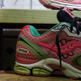 SAUCONY X JAE TIPS Progrid Triumph 4 Virginia Creeper (Peach/Leaf) - VIP Saucony