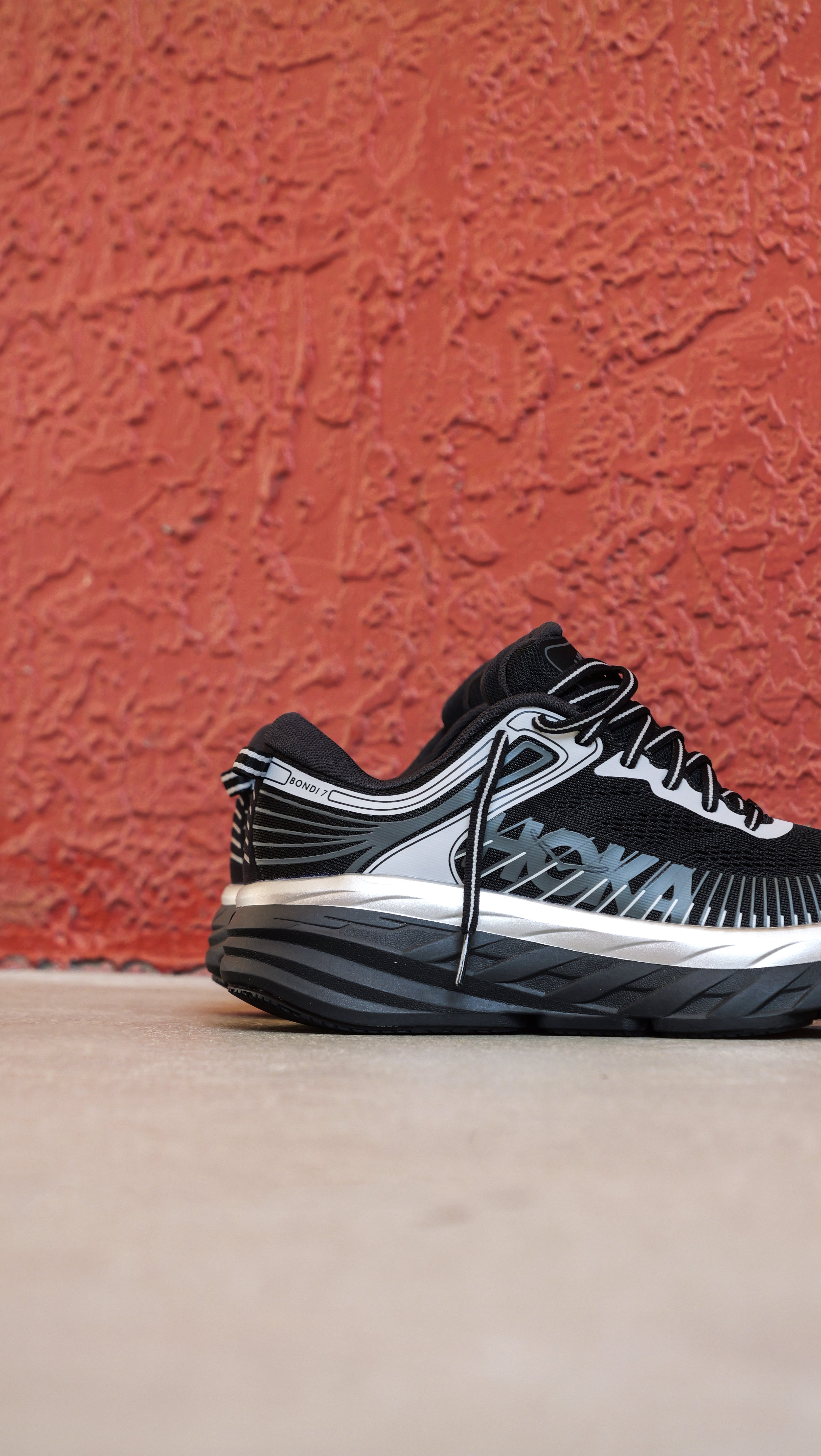 Mens HOKA Bondi 7 (Black/Silver) - HOKA