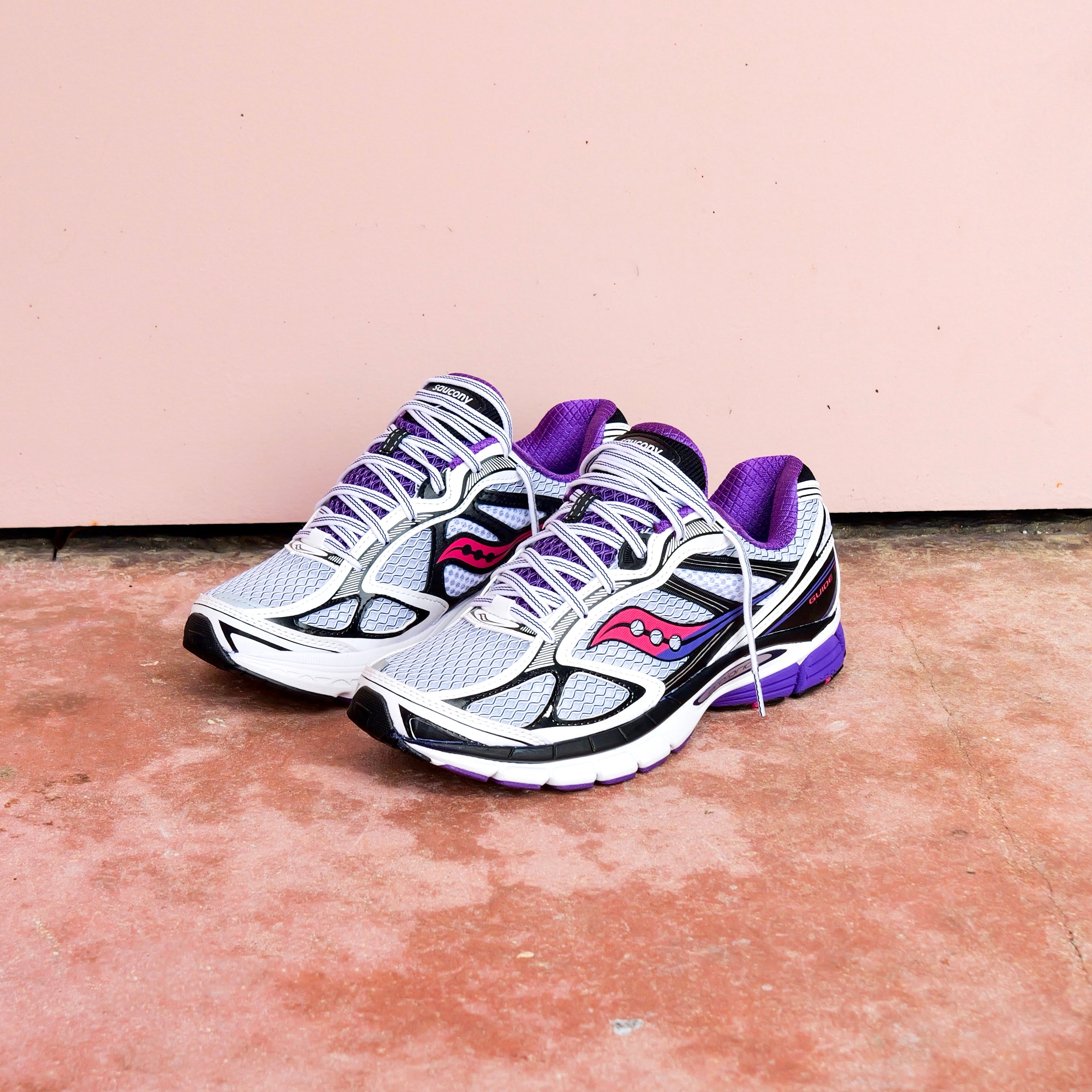 Mens Saucony ProGrid Guide 7 (White/Drupe)