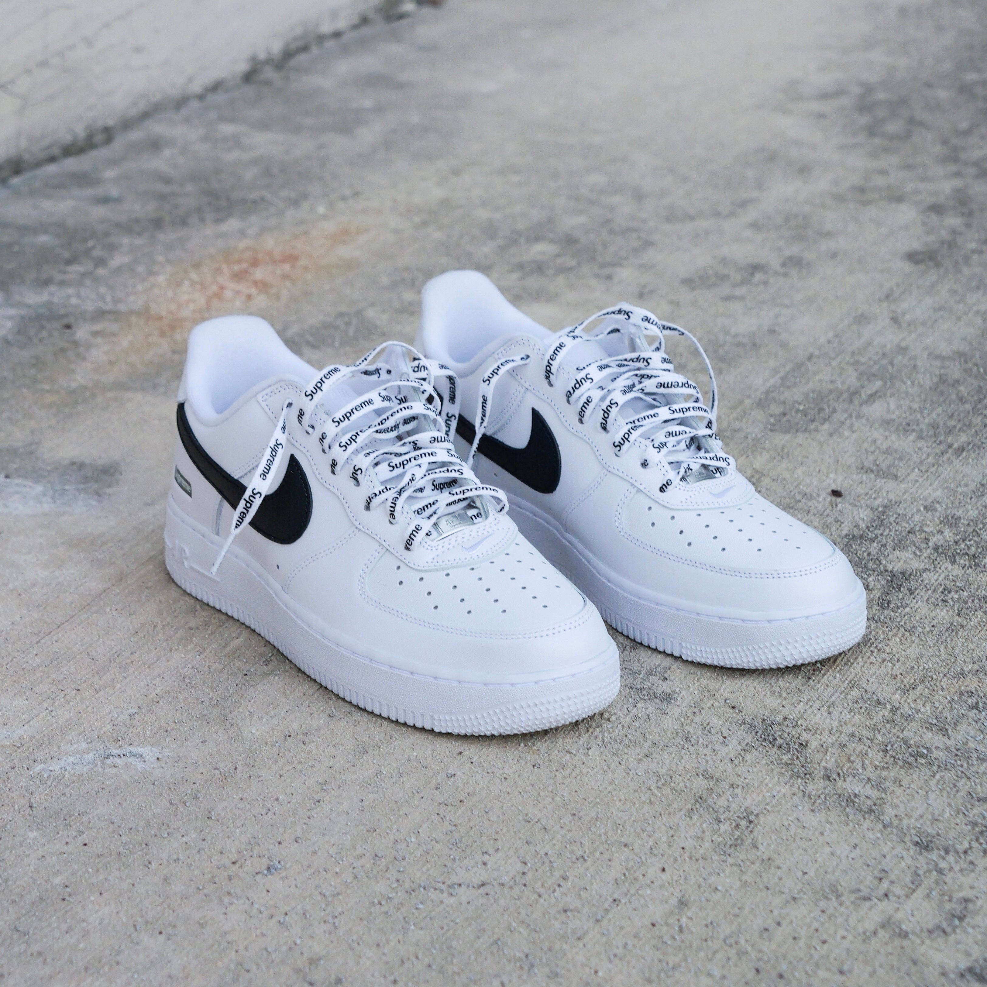 Nike x Supreme Air Force 1 Low SP (White/Black) - Nike