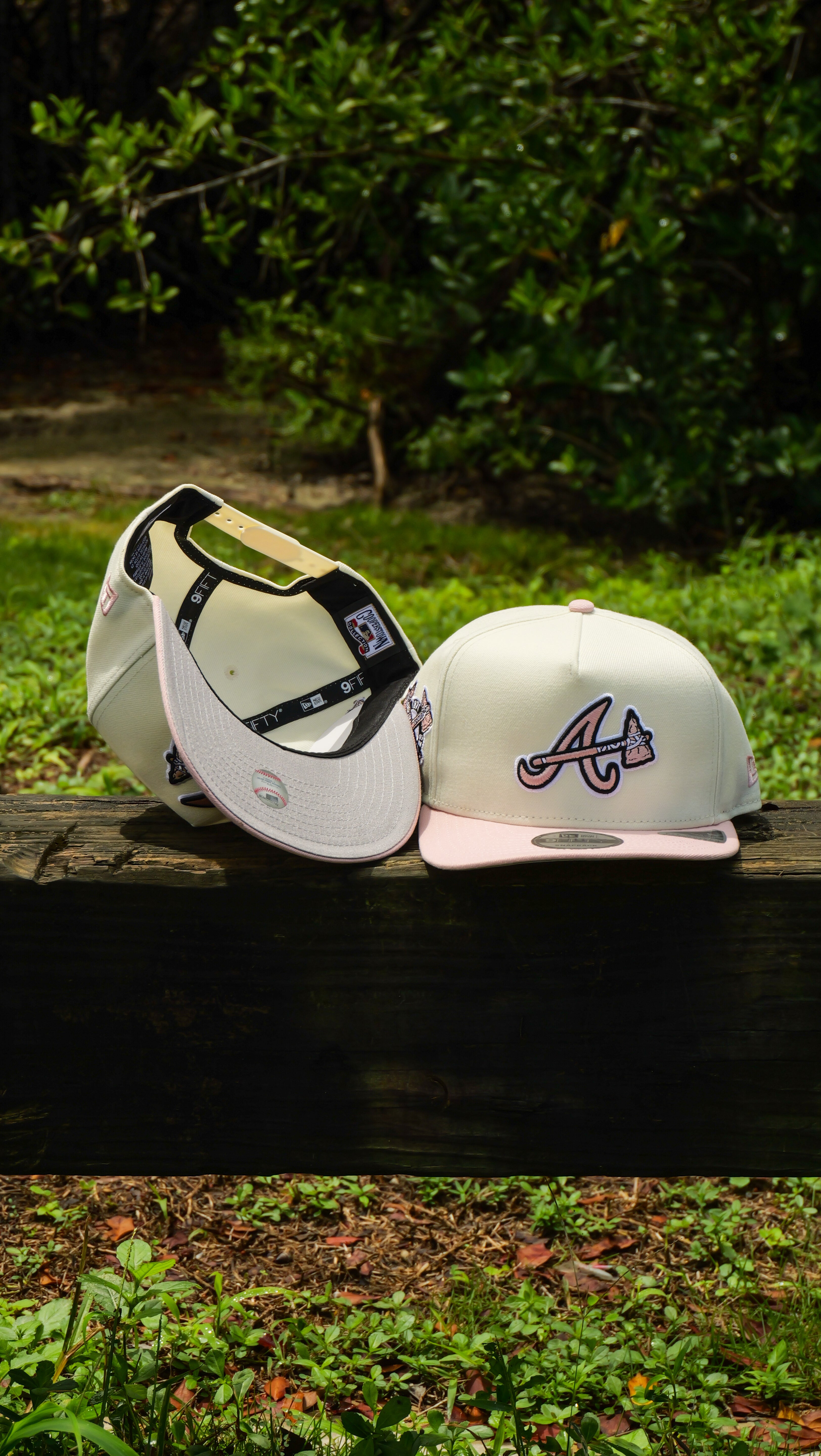New Era Atlanta Braves 1871 Side Patch 9FIFTY A-Frame Snapback-(Chrome/Pink)