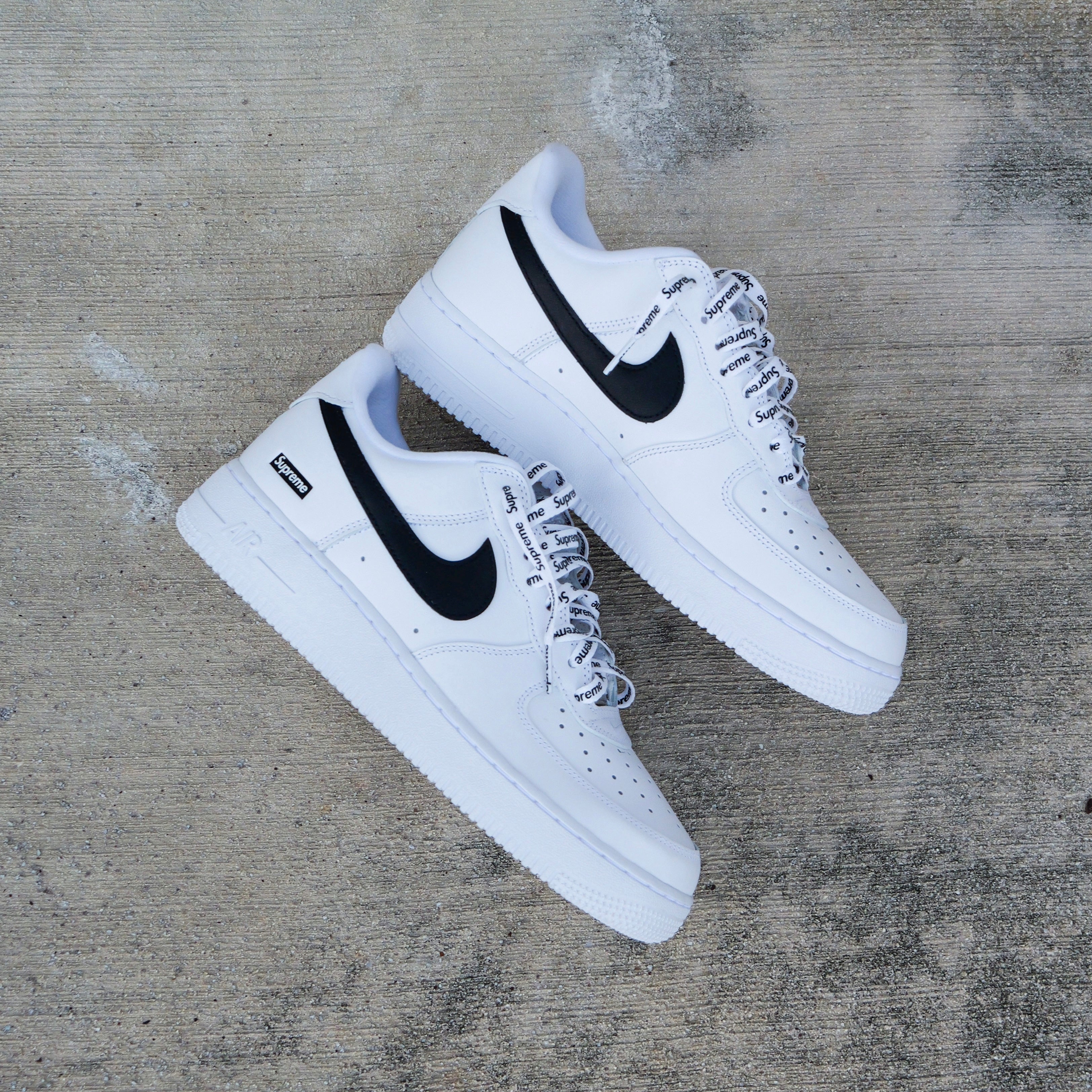 Nike x Supreme Air Force 1 Low SP (White/Black) - Nike