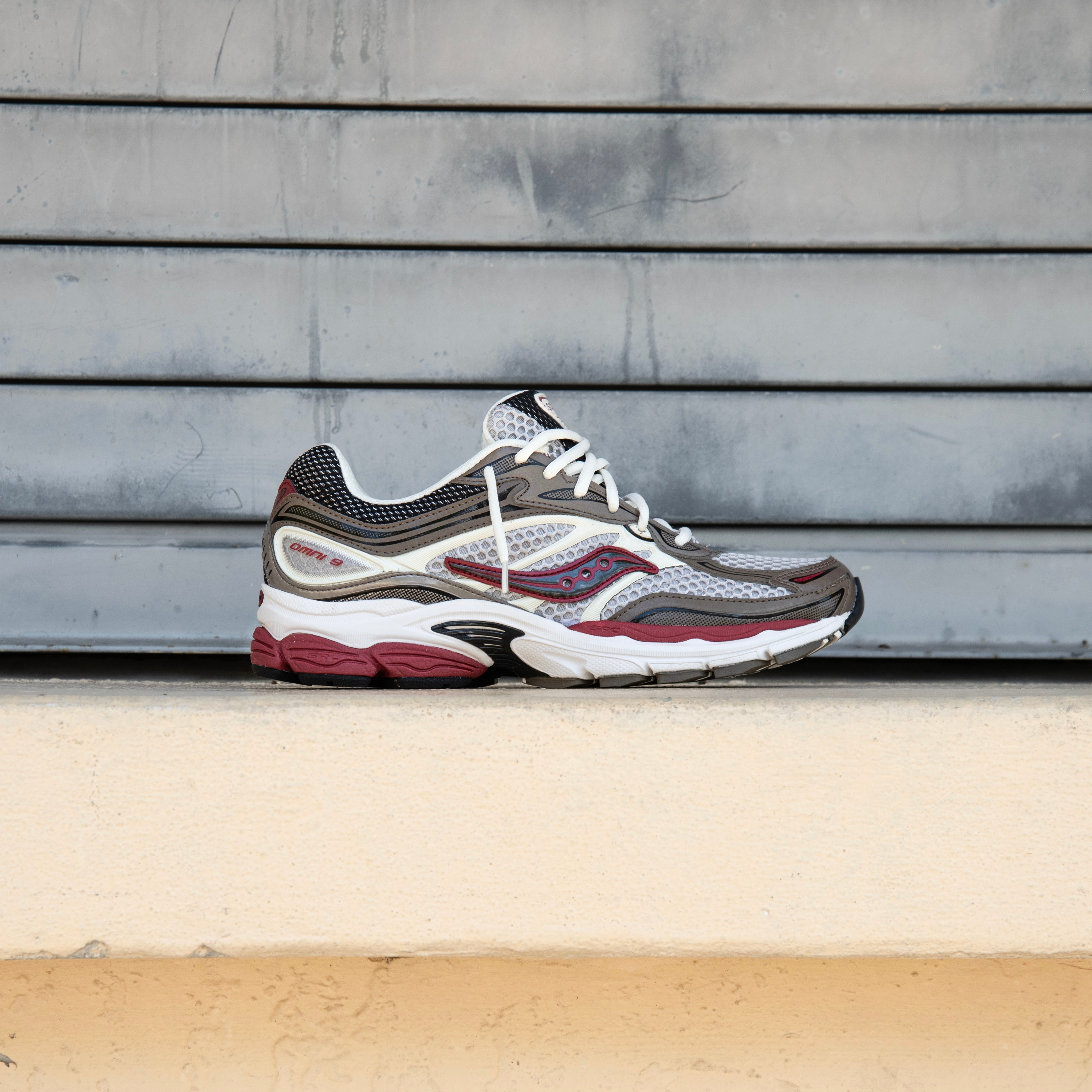 Mens Saucony ProGrid Omni (Brown/Red)