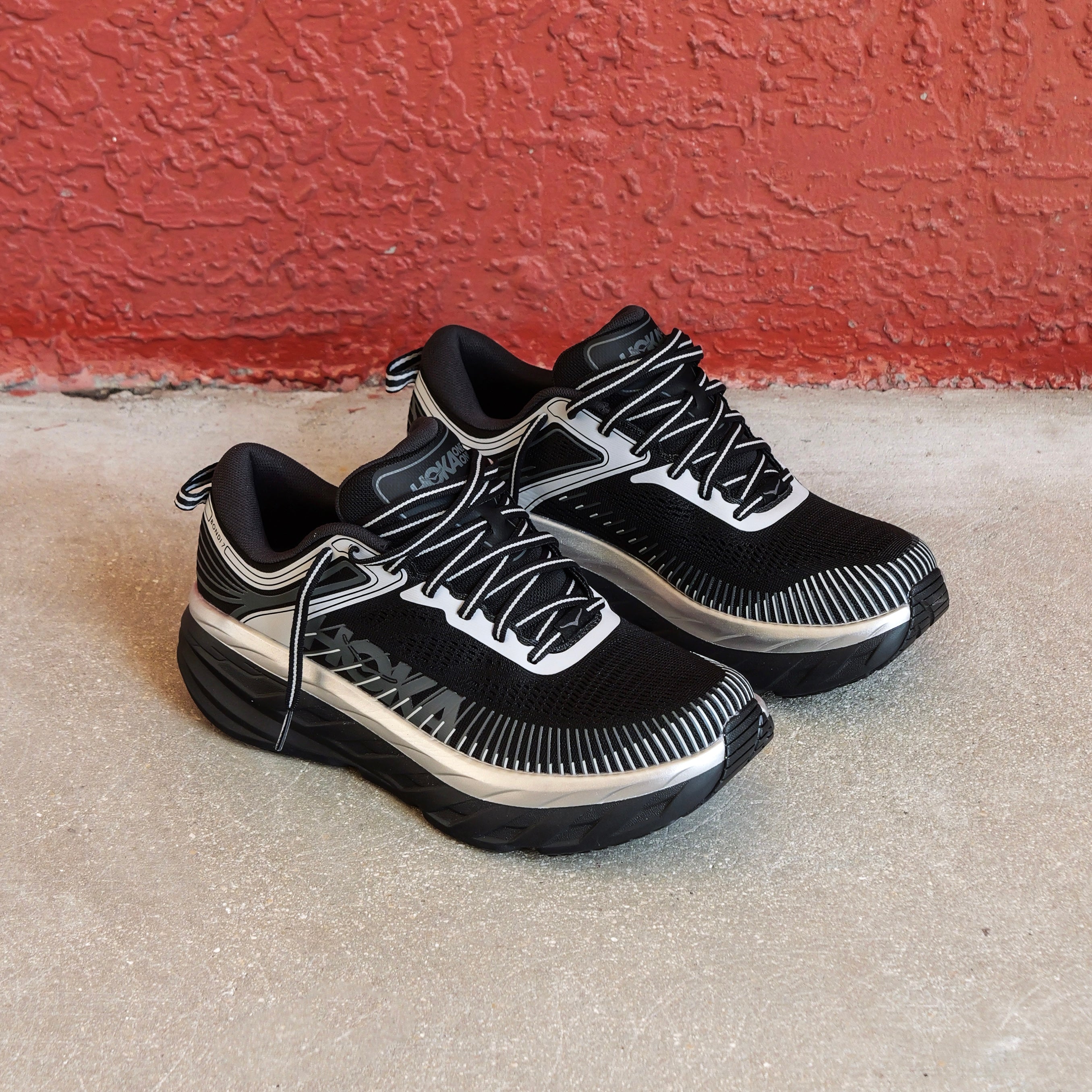 Mens HOKA Bondi 7 (Black/Silver) - HOKA