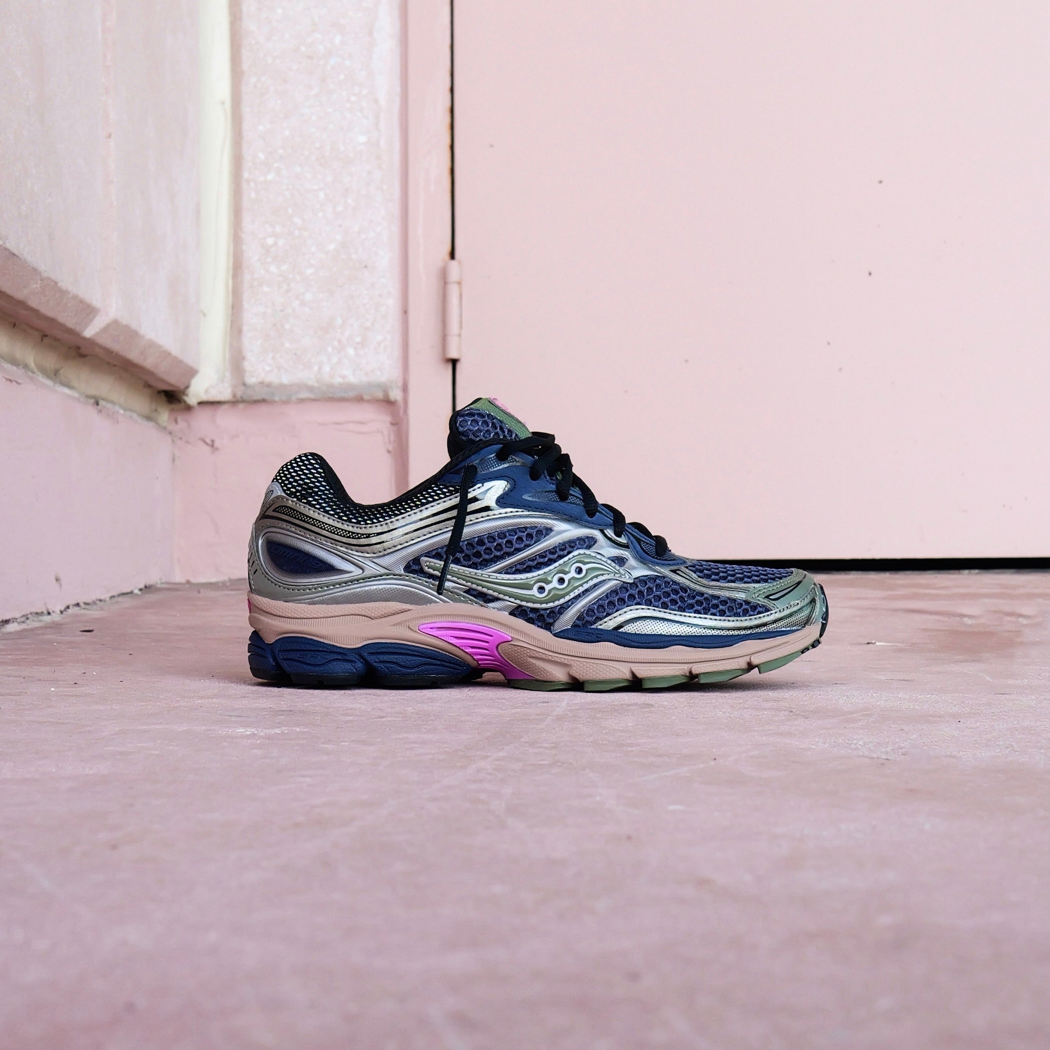 Mens Saucony ProGrid Omni 9 Disrupt (Blue Brush)