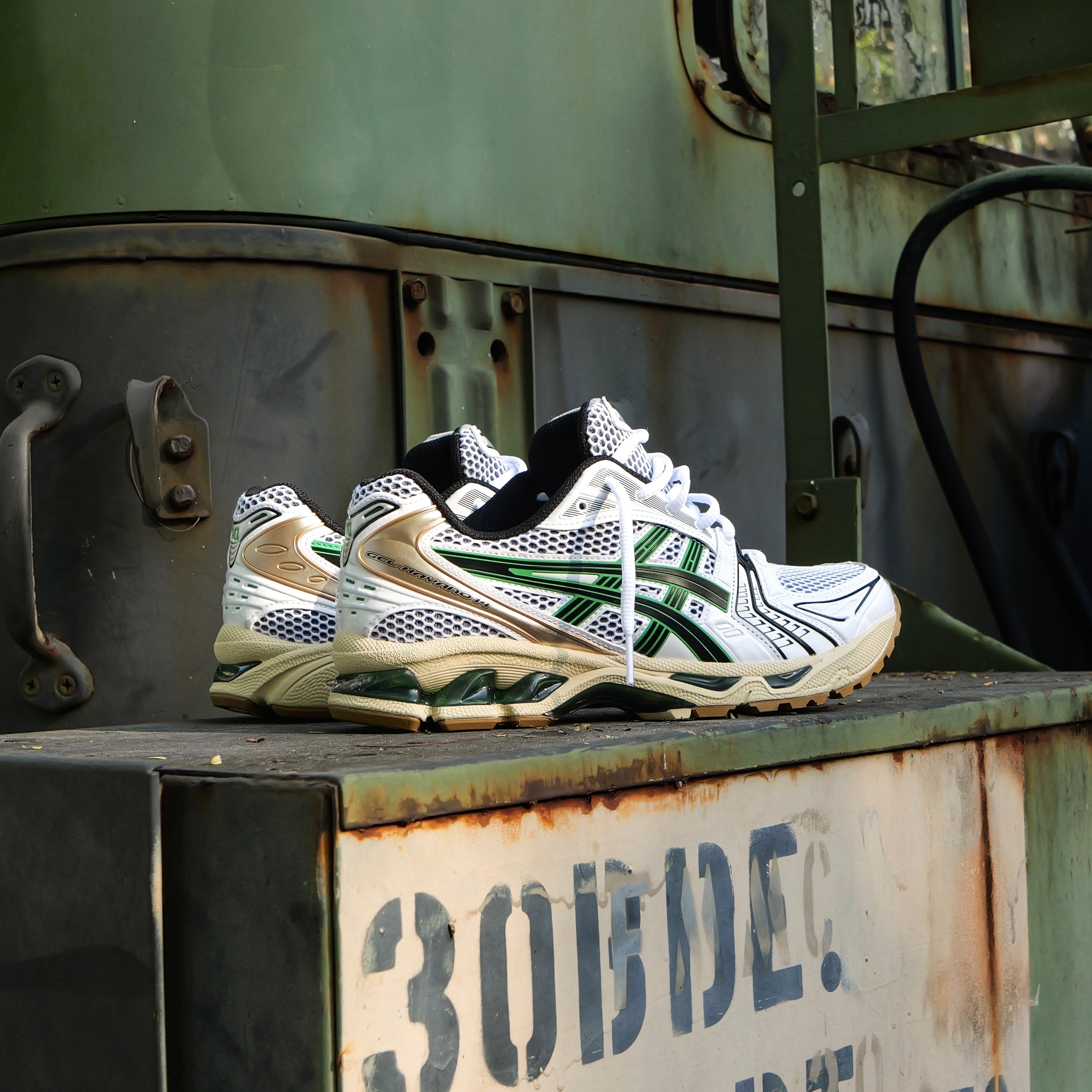 Mens Asics Gel-Kayano 14 (White/Hinoki Beige)