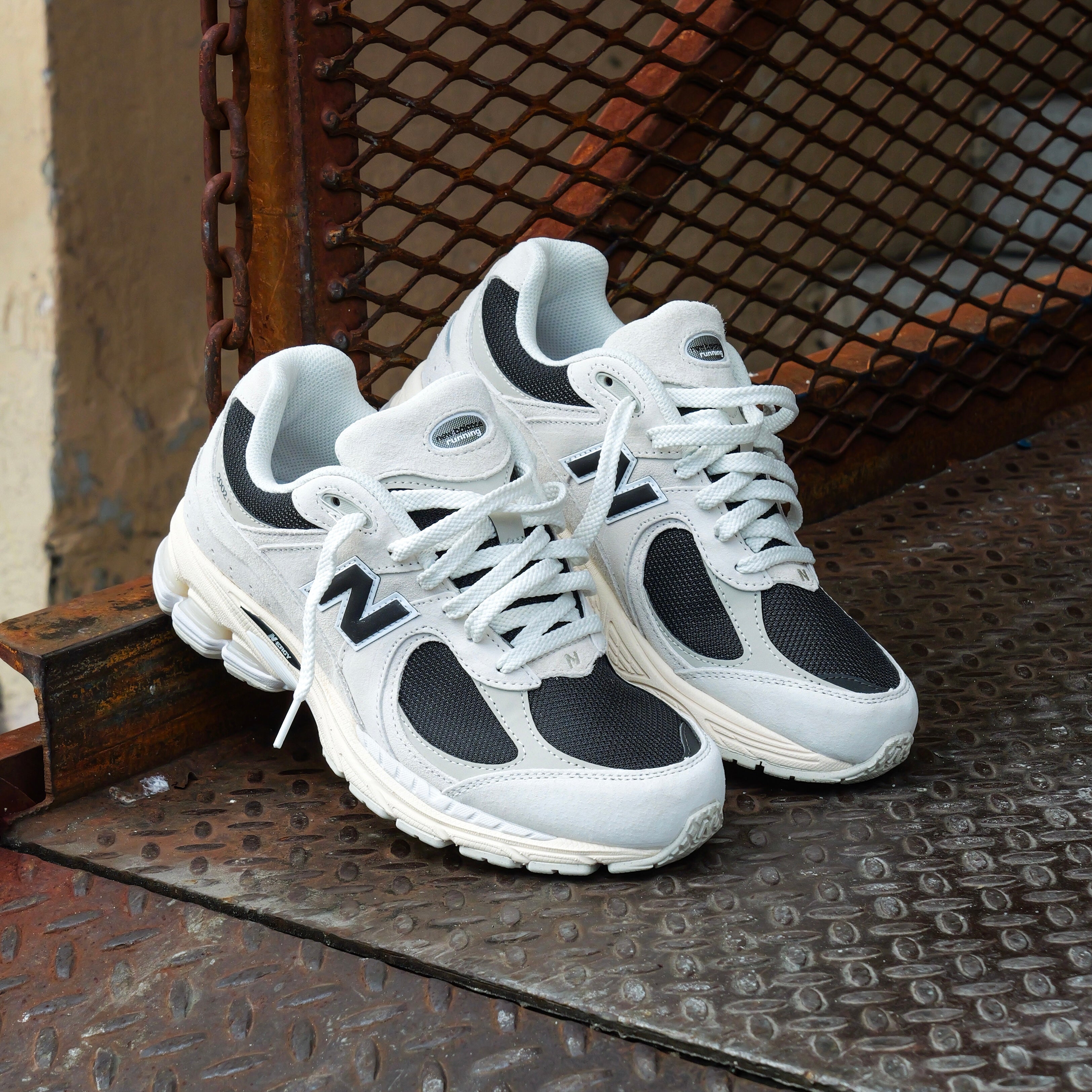 Mens New Balance 2002R (Off White/Black) - U2002RN - New Balance