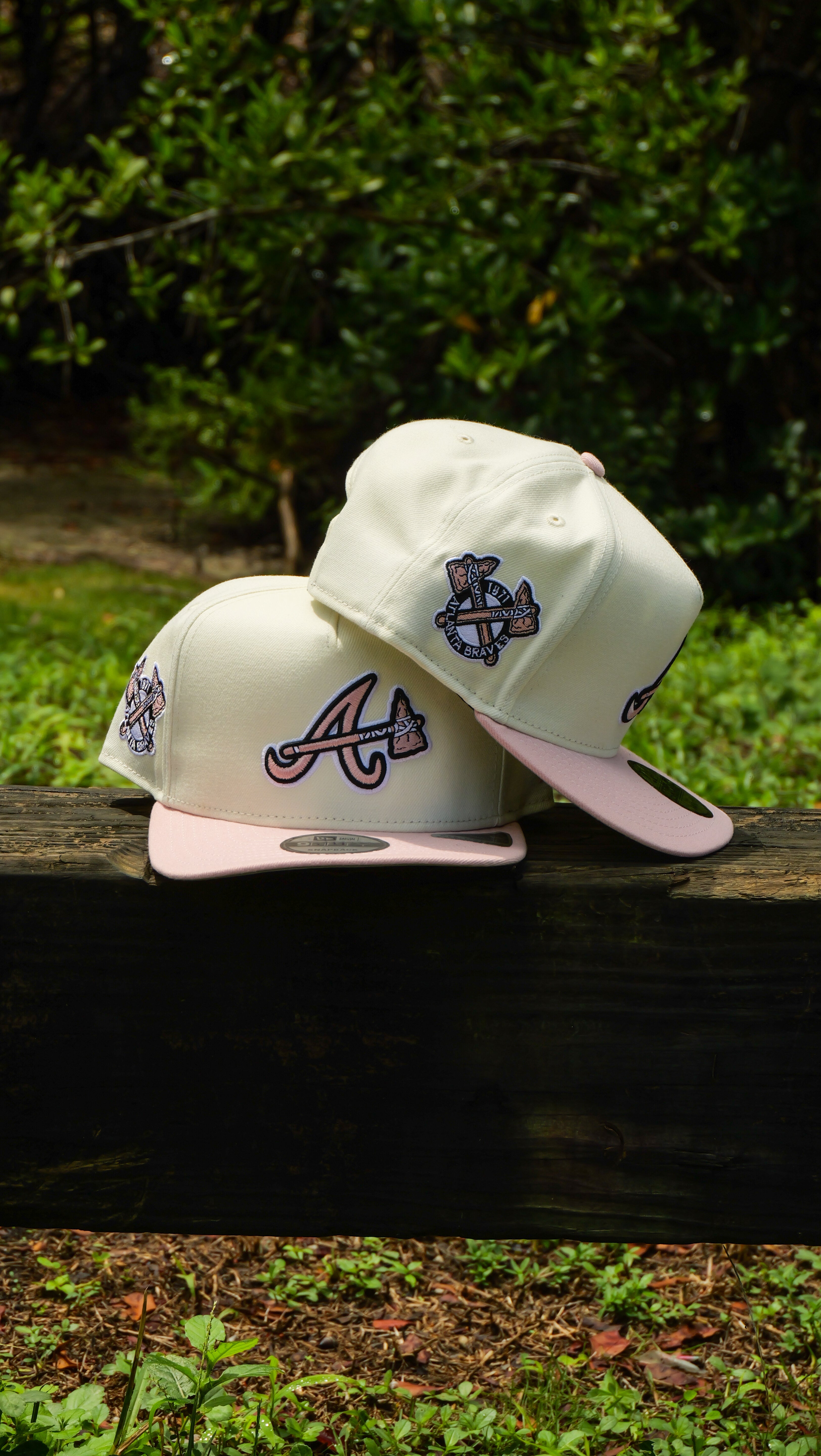 New Era Atlanta Braves 1871 Side Patch 9FIFTY A-Frame Snapback-(Chrome/Pink)