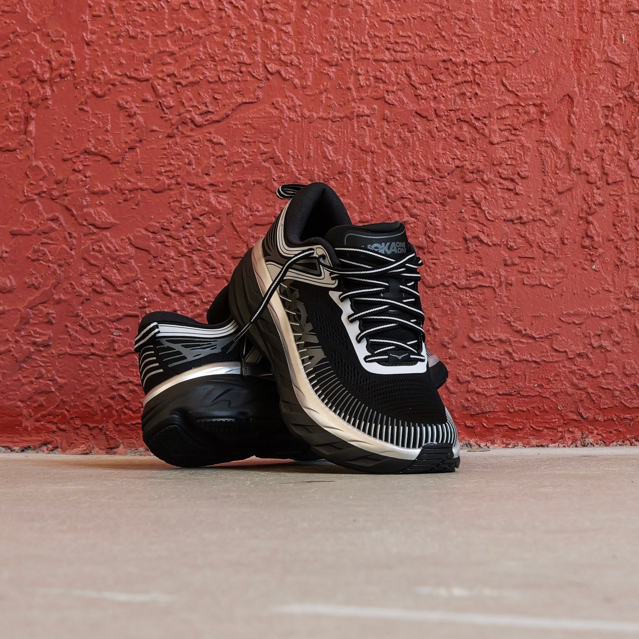 Mens HOKA Bondi 7 (Black/Silver) - HOKA