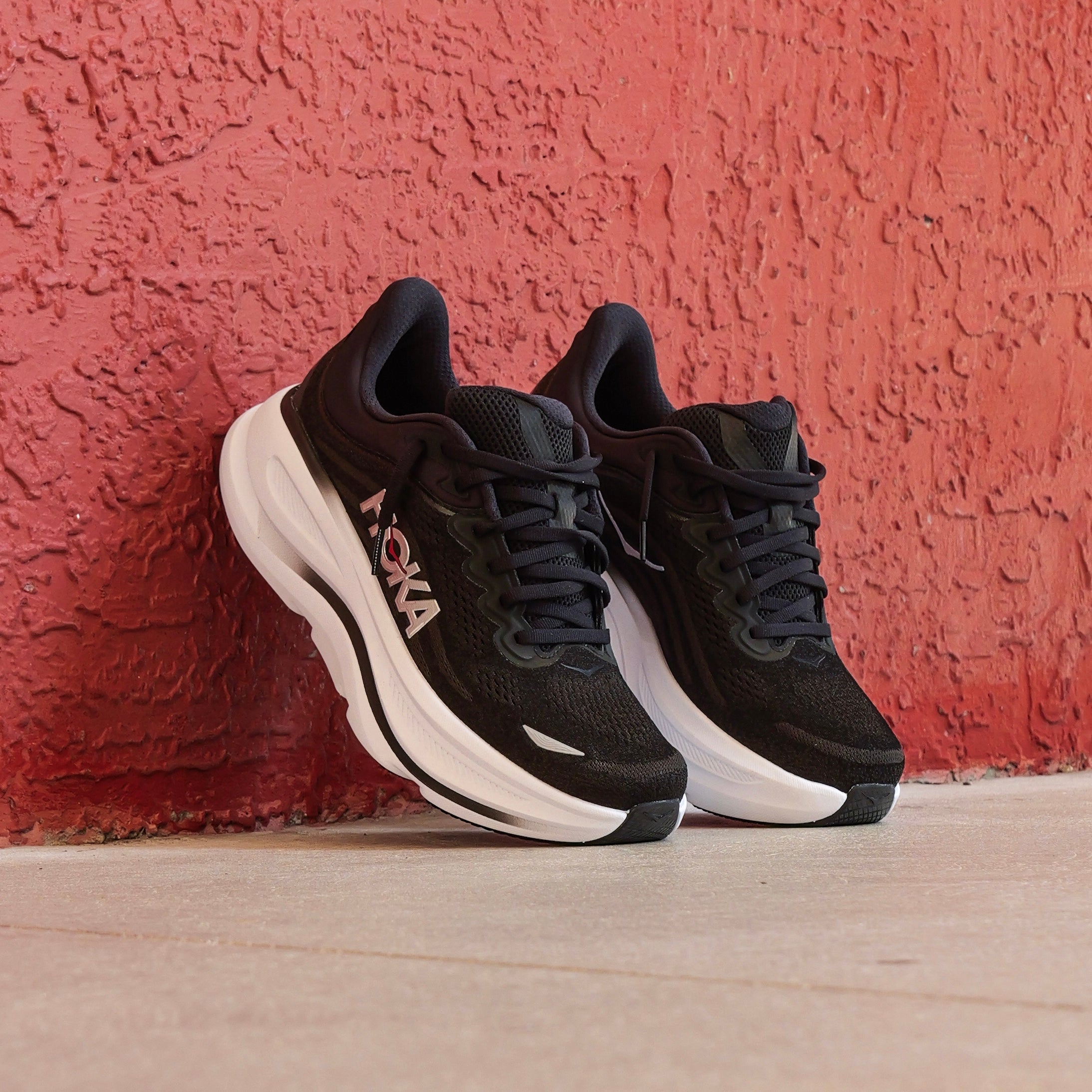 Mens HOKA Bondi 9 (Black/White) - HOKA