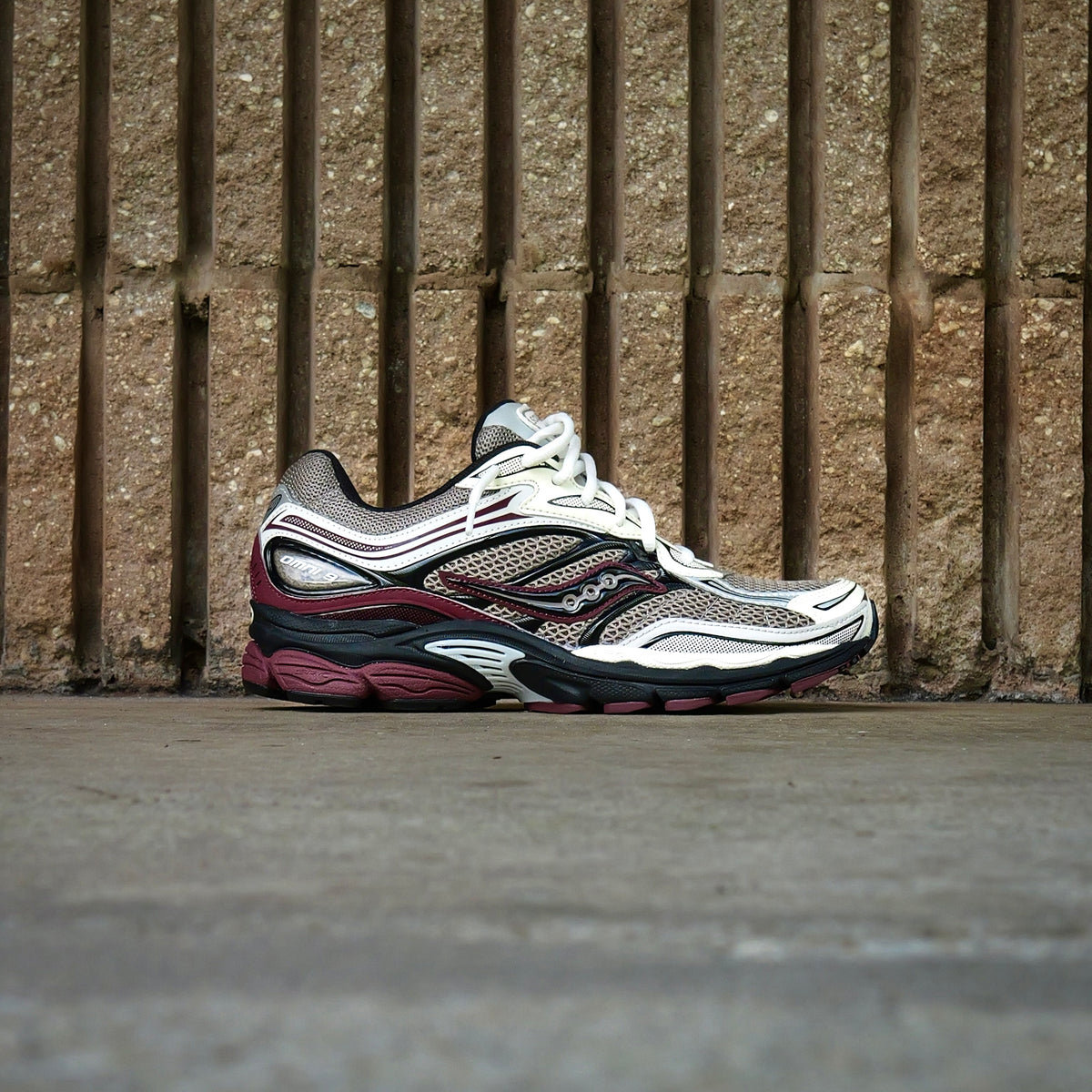 Mens Saucony OG ProGrid Omni 9 (Tan/Maroon) – SNEAKER TOWN