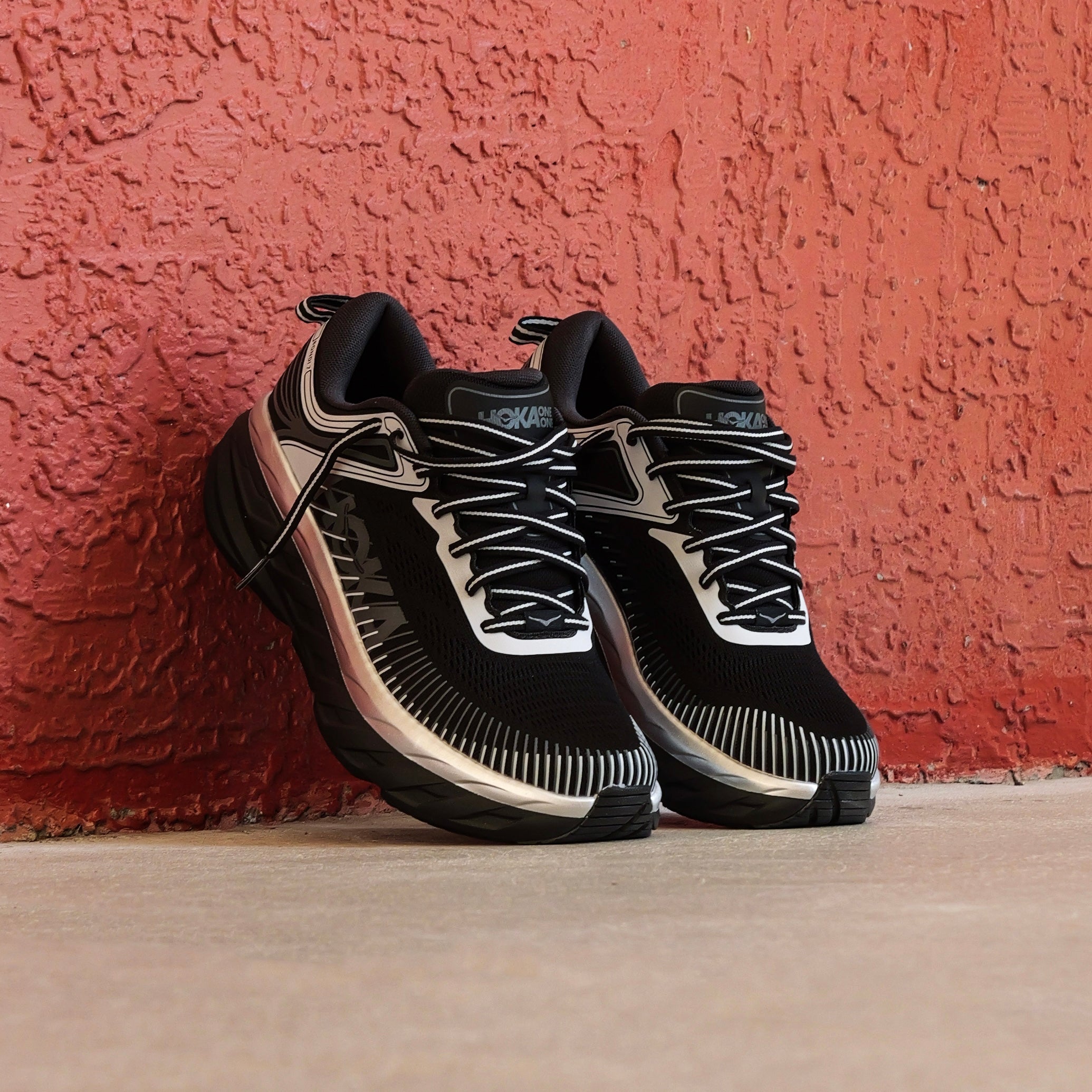 Mens HOKA Bondi 7 (Black/Silver) - HOKA