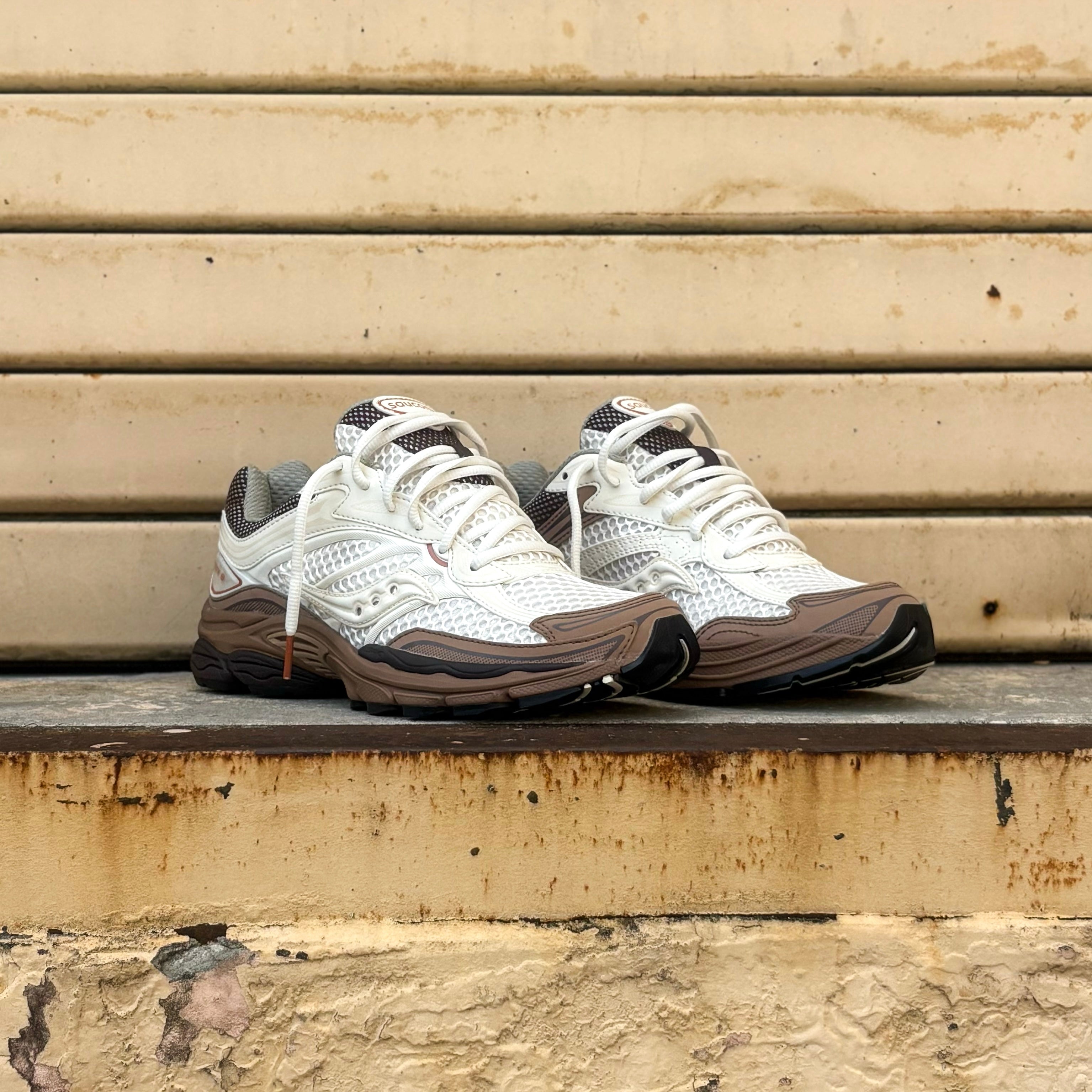 Mens Saucony ProGrid Omni 9 (Almond/Coca)