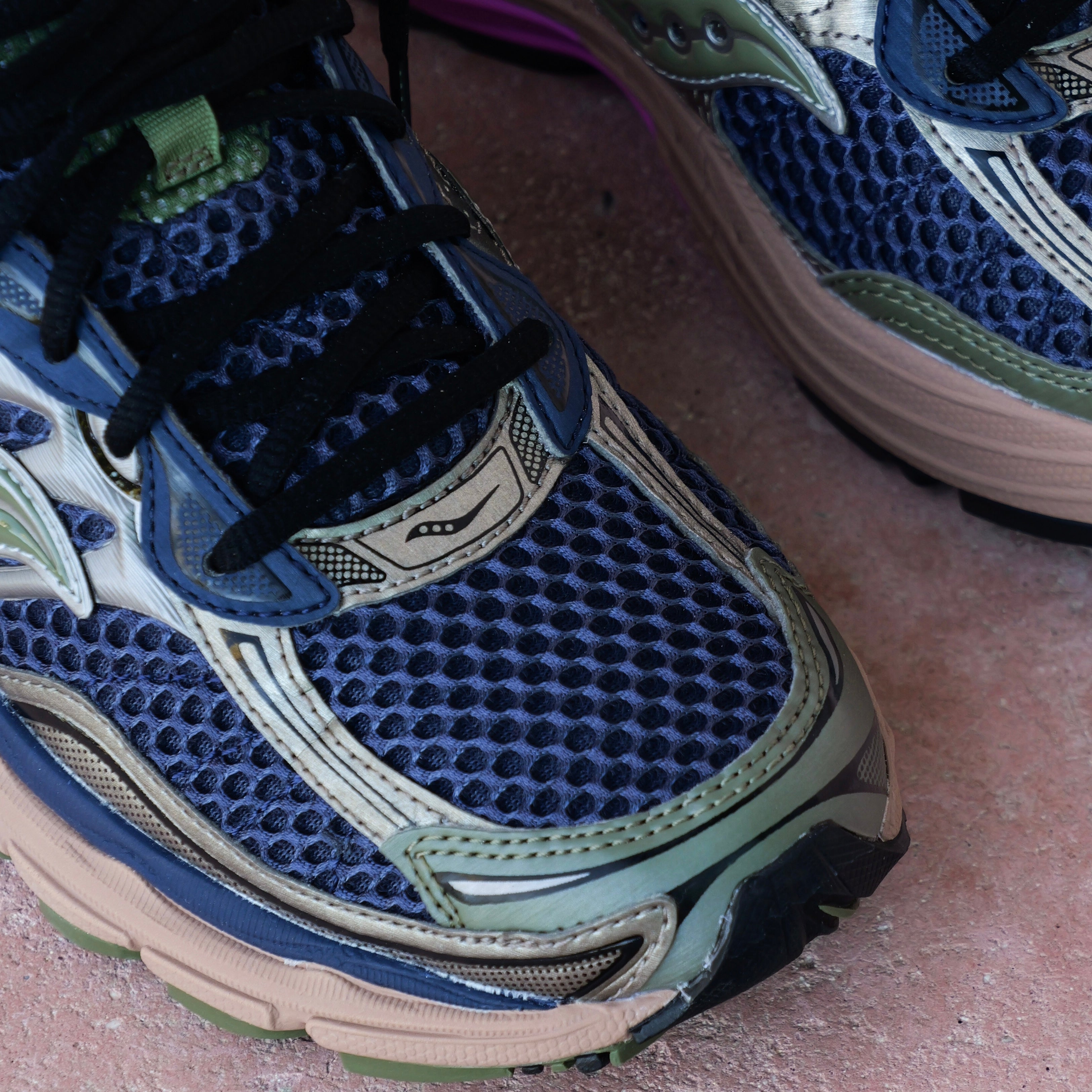 Mens Saucony ProGrid Omni 9 Disrupt (Blue Brush)