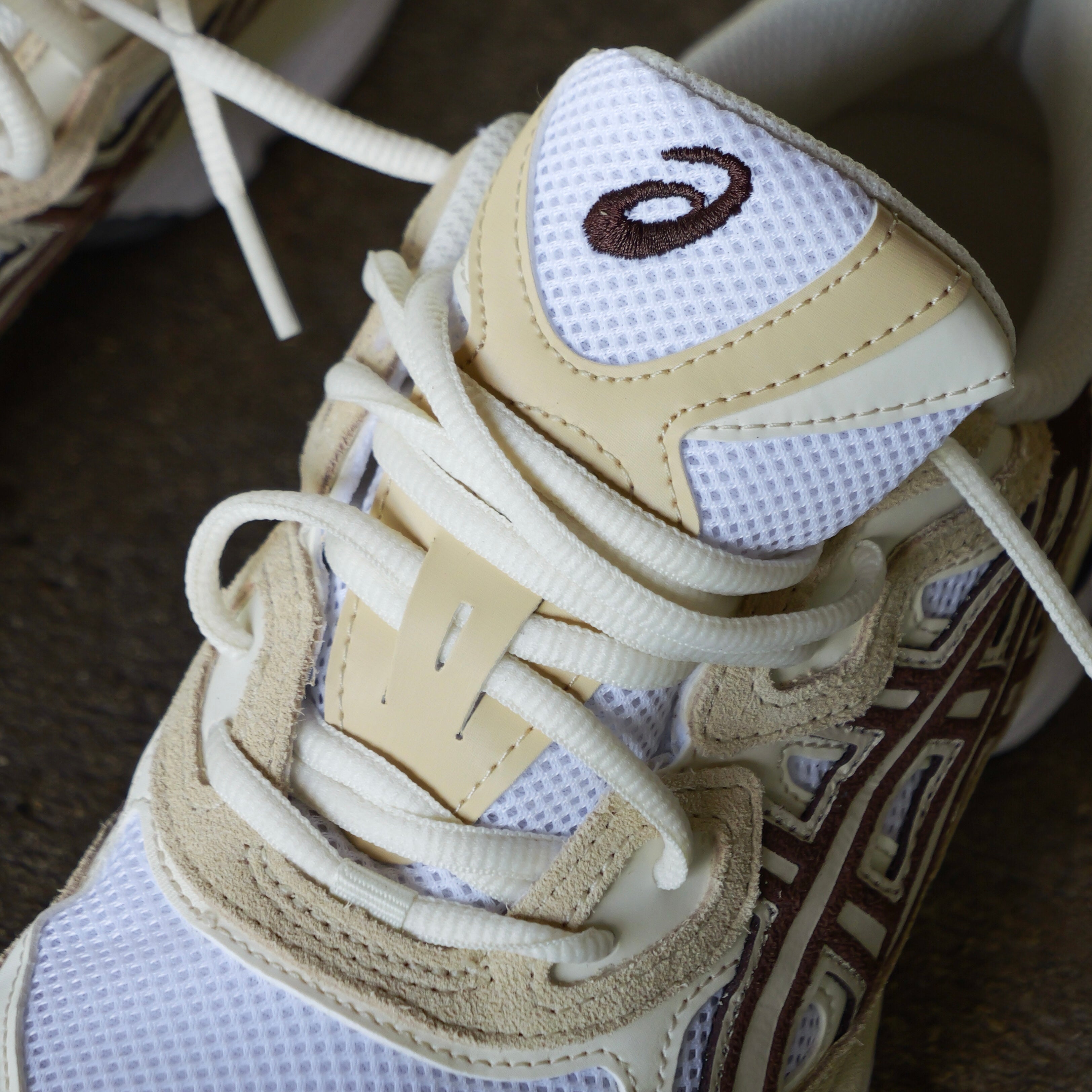 Mens Asics Gel-NYC (White/Roasted Coffee)