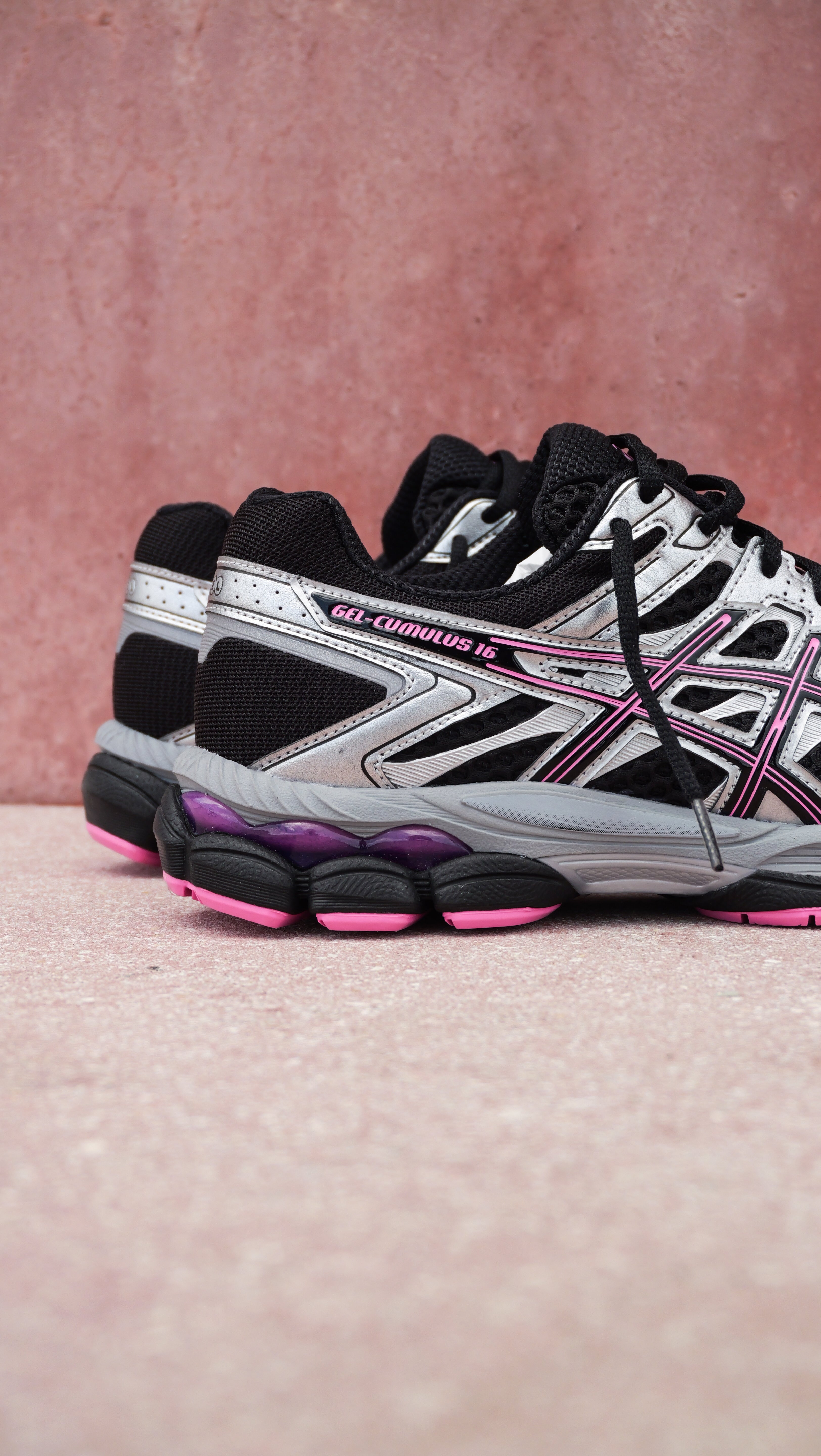 Mens Asics Gel-Cumulus 16 (Black/ Dragon Fruit)
