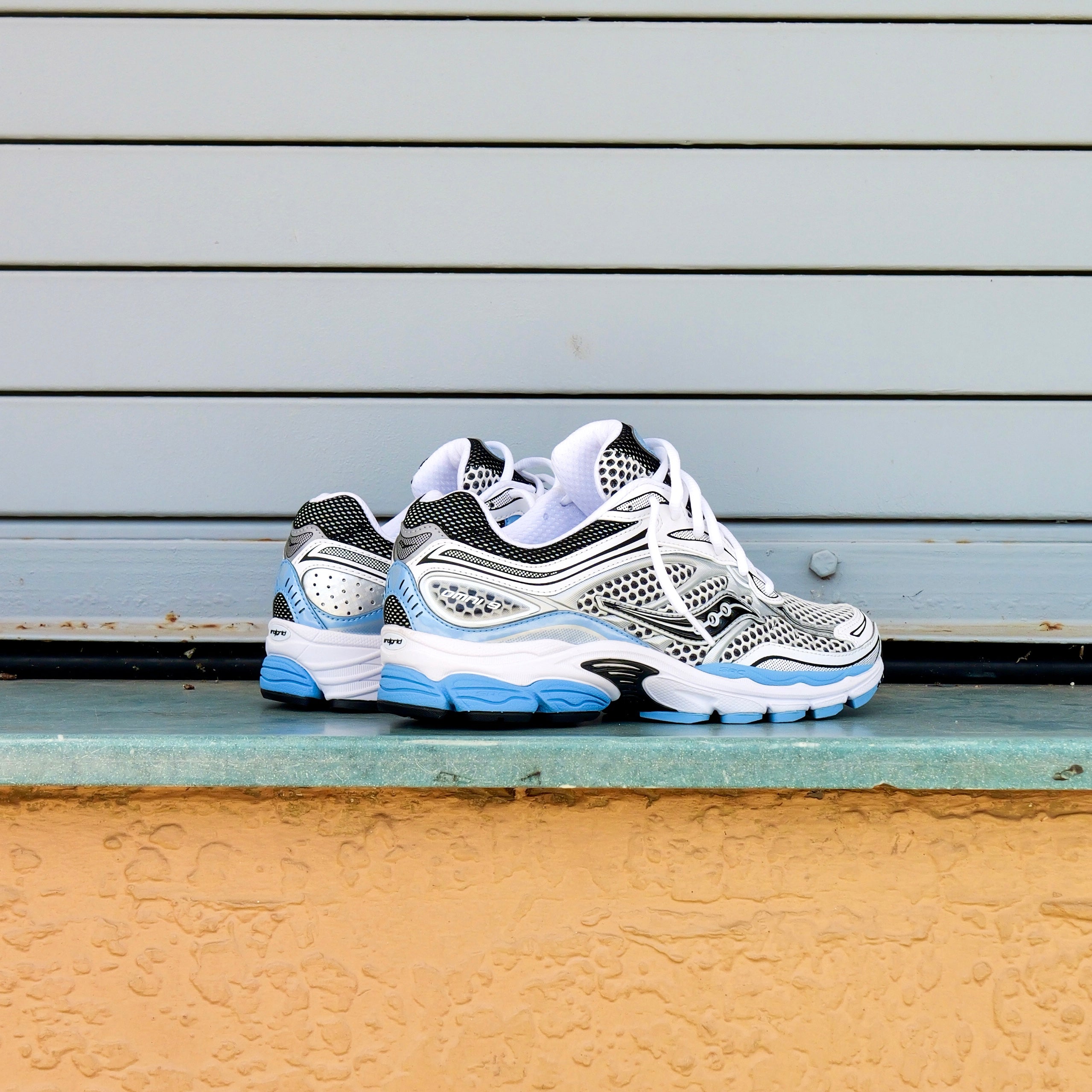 Mens Saucony ProGrid Omni 9 (Blissful/White)