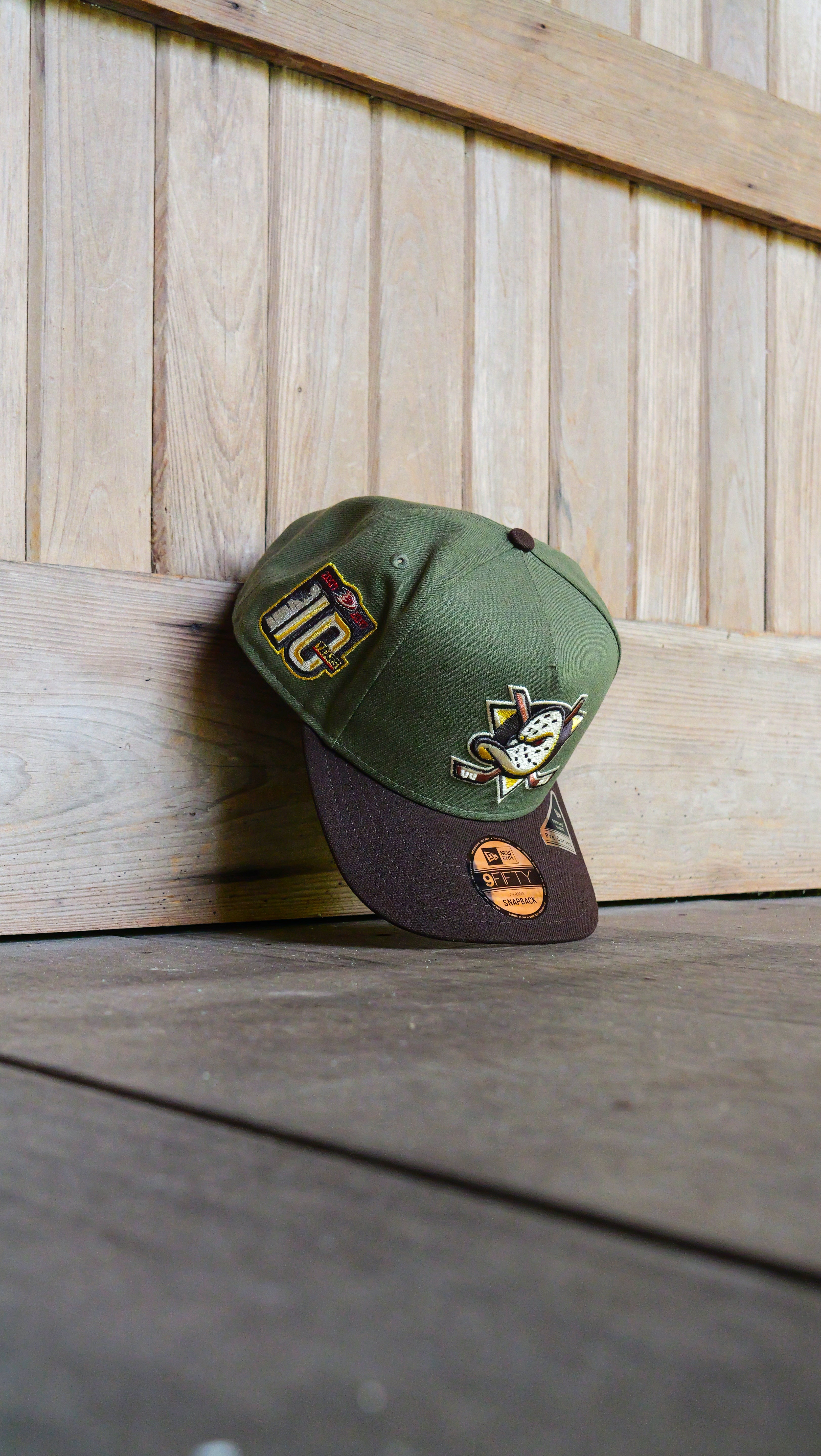 New Era Anaheim Mighty Ducks 10 Year Anniversary 9FIFTY A-Frame Snapback-(Olive/Brown)