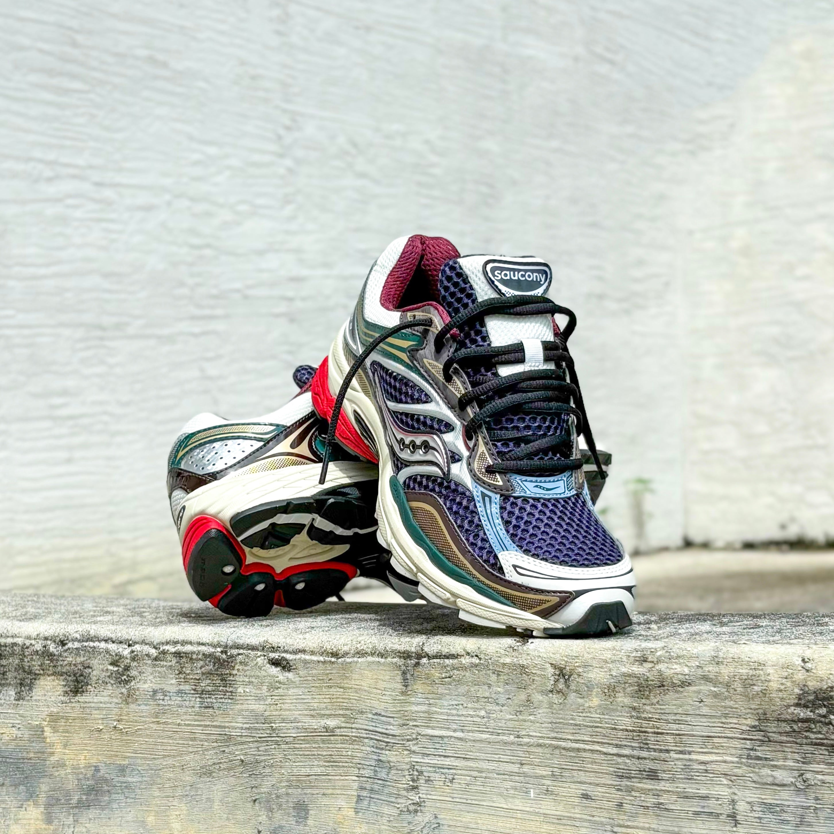 Mens Saucony ProGrid Omni 9 (Naval/Multi)