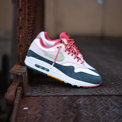 pink air max mens