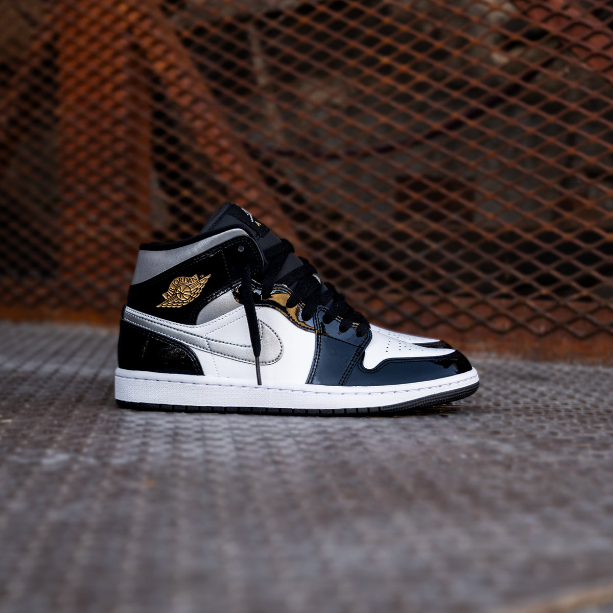 Air Jordan 1 mid- pr pltnm/ white-mtllc slvr-blk Jordan Air Jordan 1 Mid – DTLR main image 2