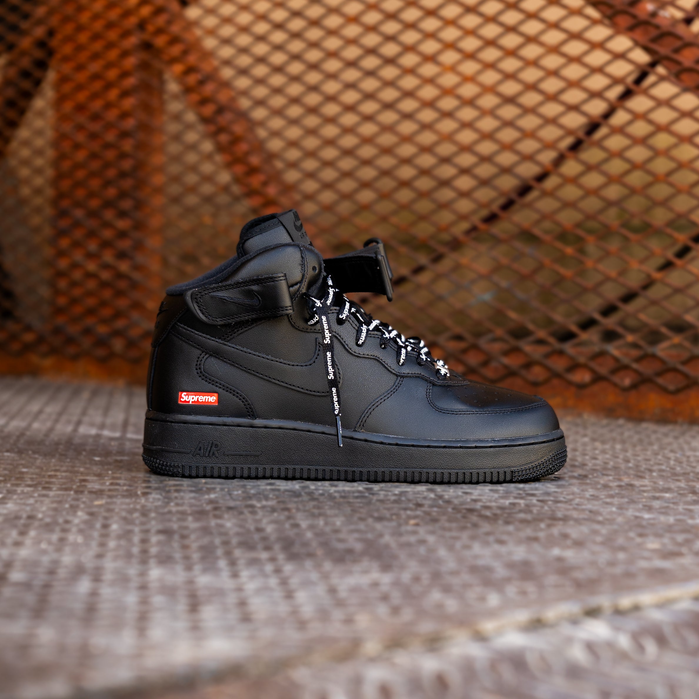 Nike x Supreme Air Force Mid SP (Black)