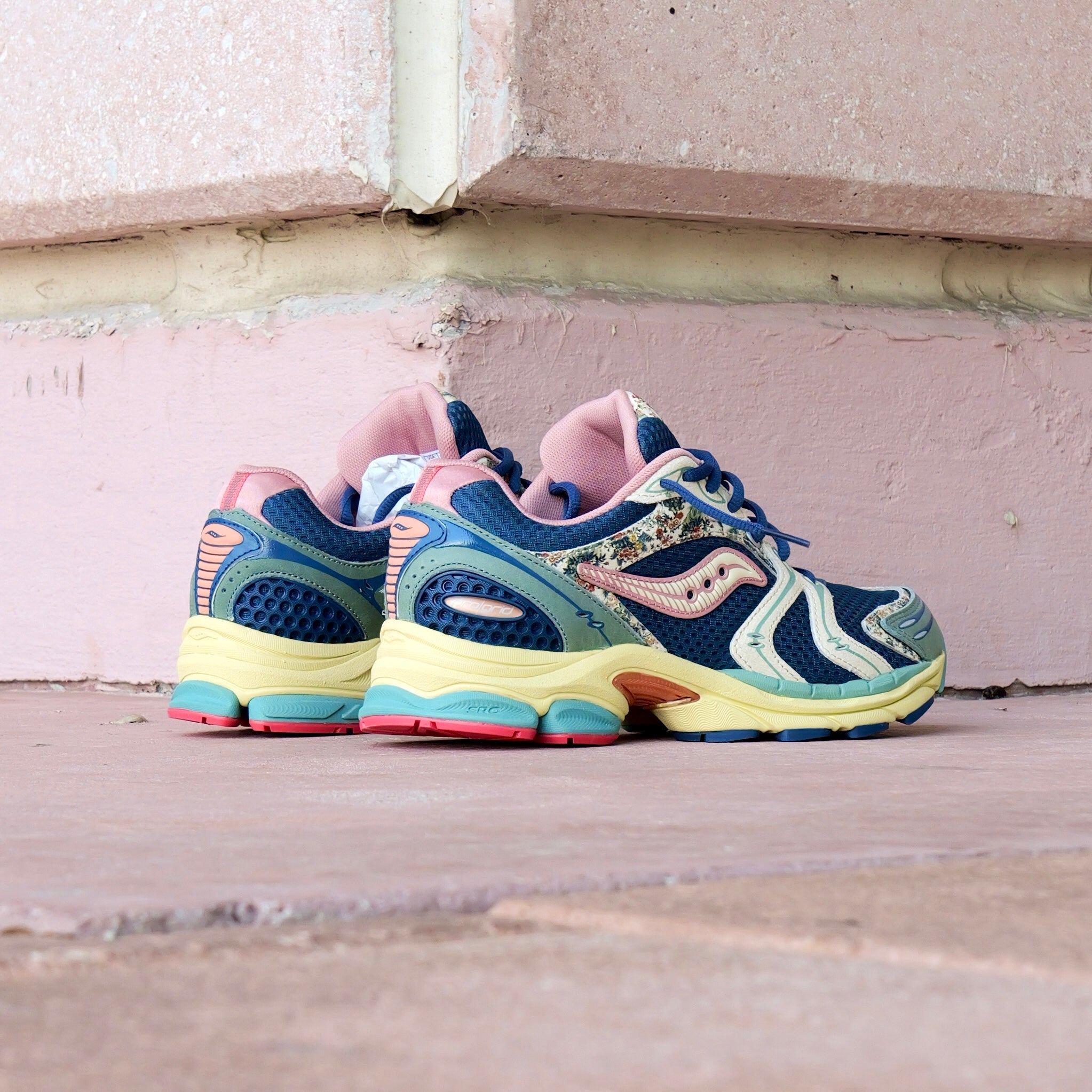 Mens Saucony ProGrid Triumph 4 Kissaten (Blue/Beige) - Saucony