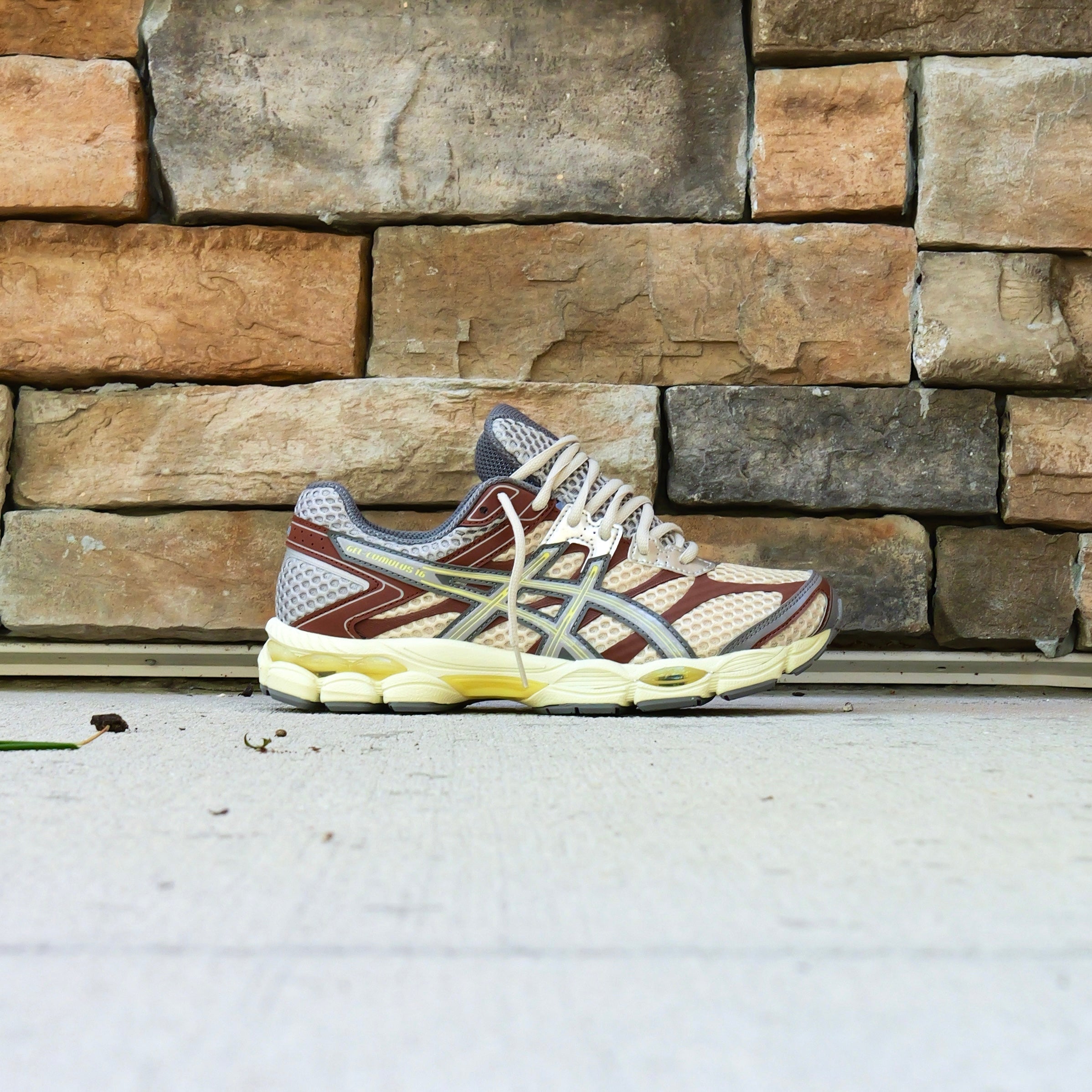 Mens Asics Gel-Cumulus 16 Emmi (Beige/Grey)