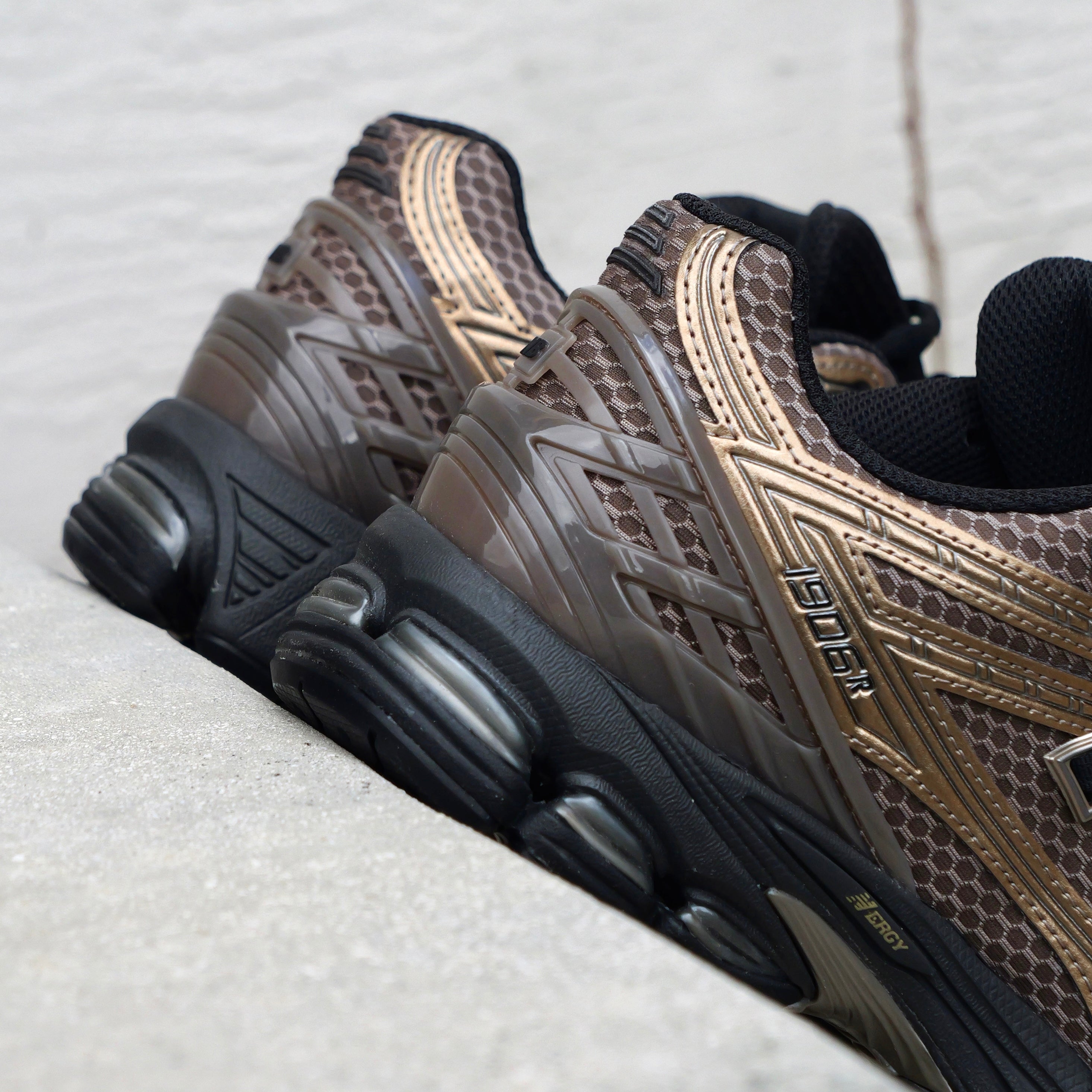 Mens New Balance 1906R (Bronze/Black) U1906RCJ - New Balance