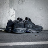 Mens New Balance Abzorb 2010 (Triple Black)-U20107B1