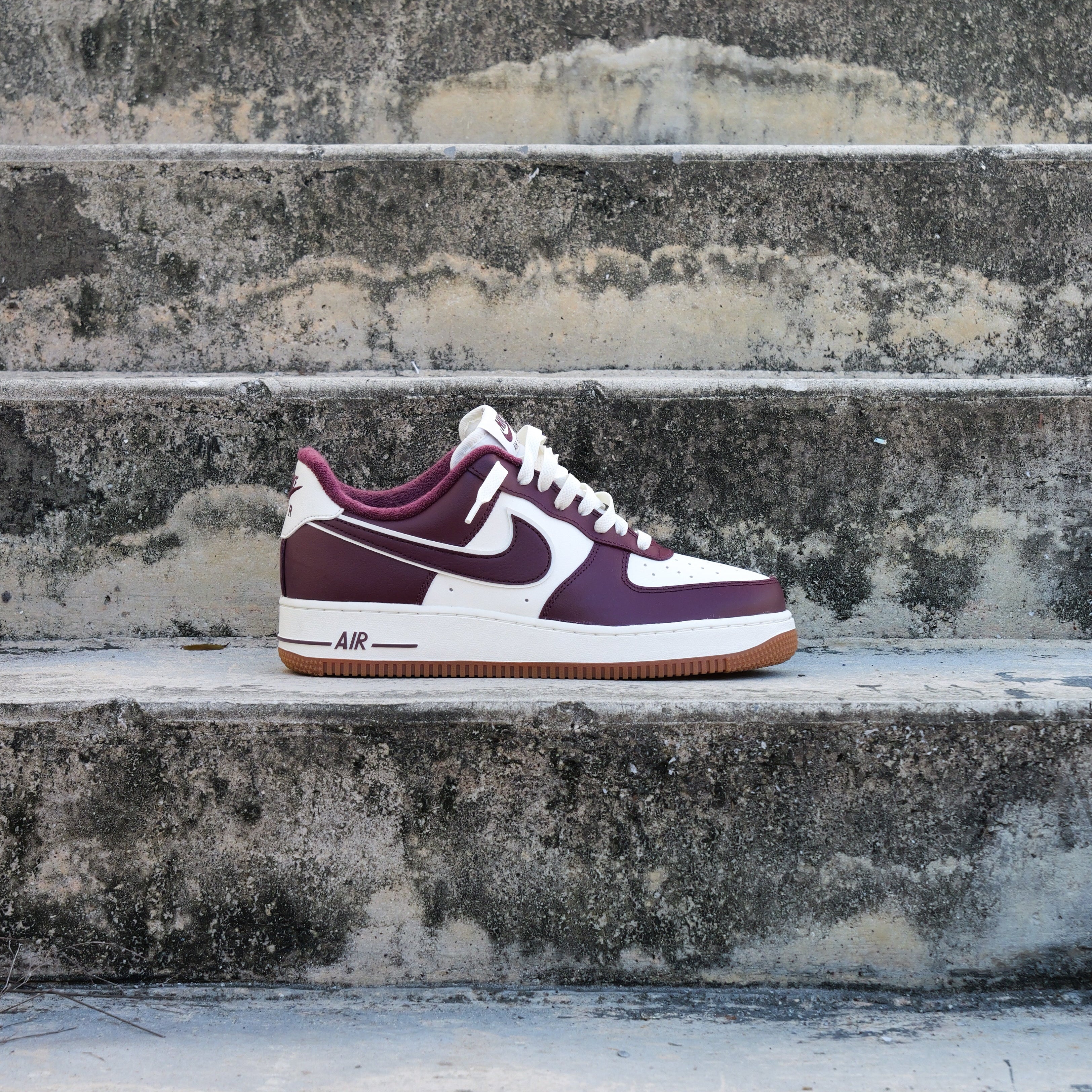 Nike Air Force 1 '07 LV8 (SAIL/MAROON) - Nike