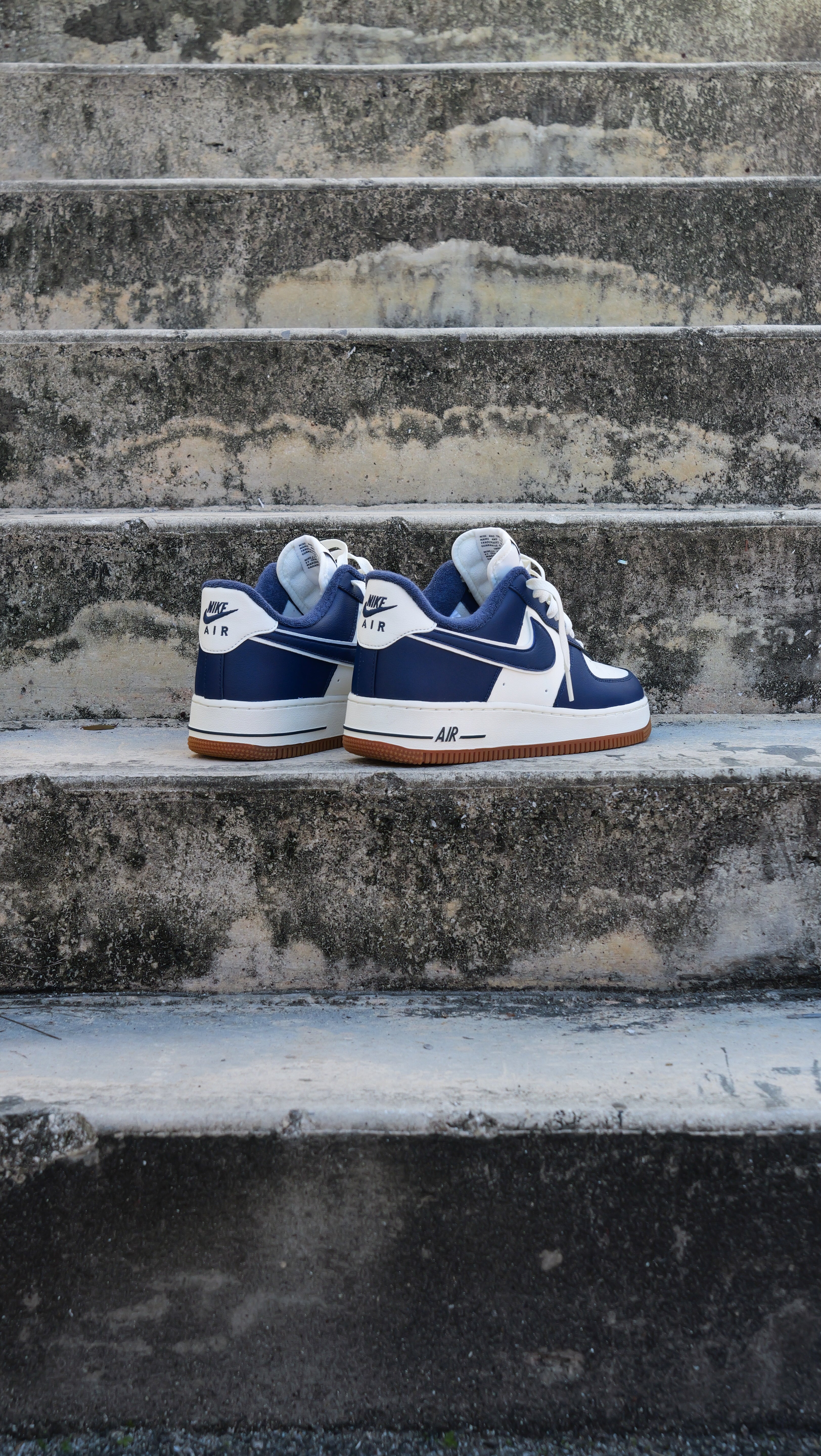 Nike Air Force 1 '07 LV8 (SAIL/NAVY)