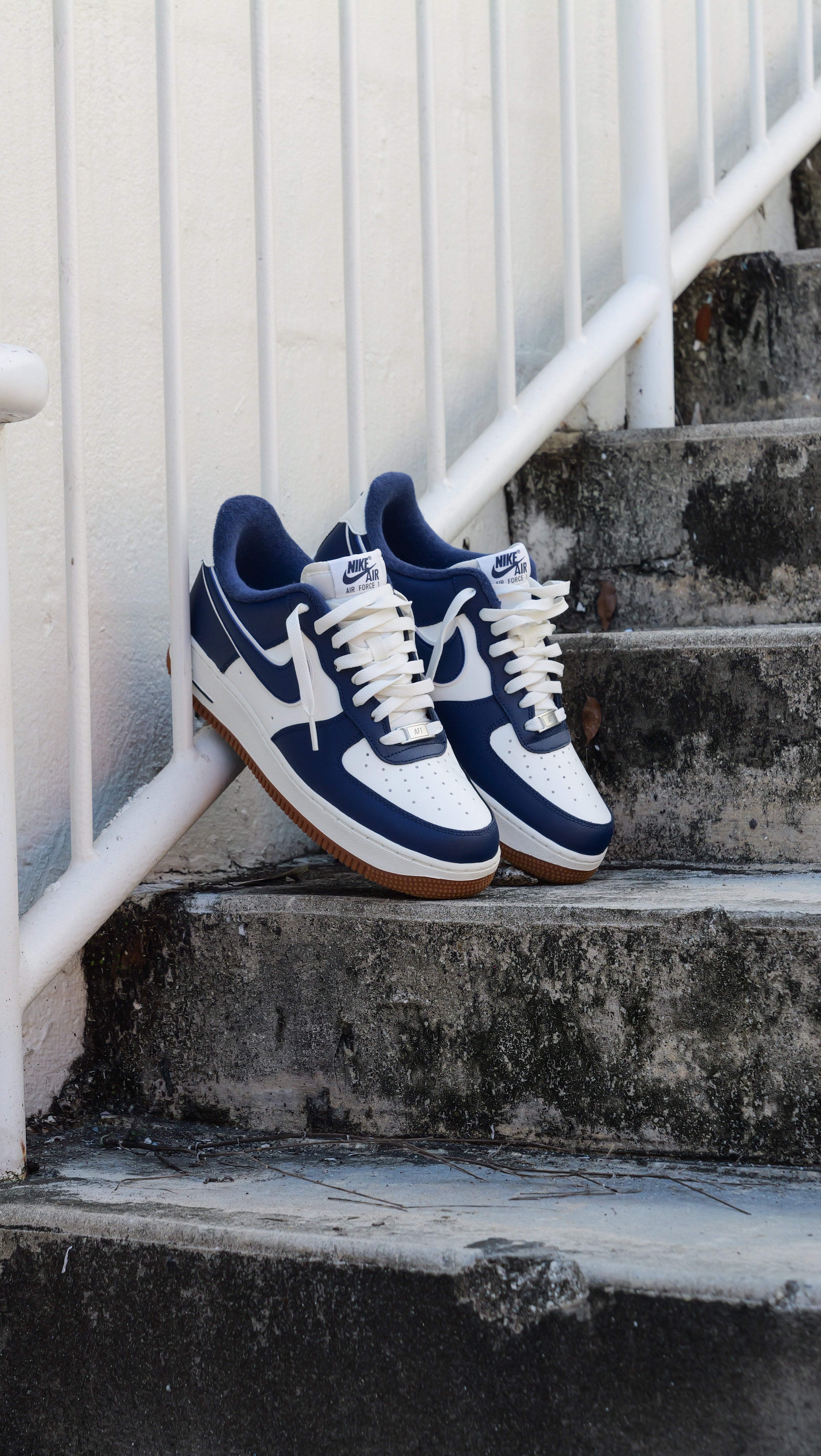 Nike Air Force 1 '07 LV8 (SAIL/NAVY)