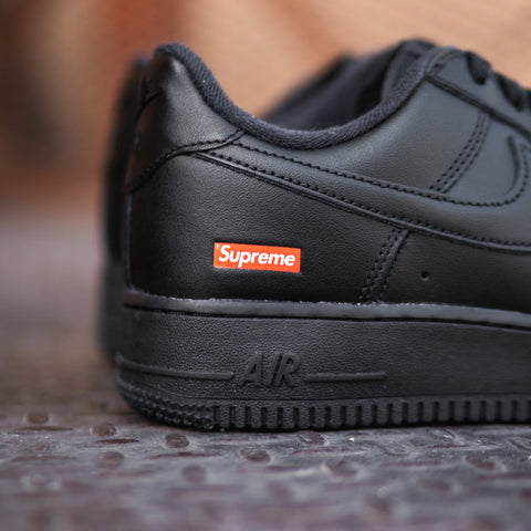 Nike x Supreme Air Force 1 Low SP (Black)