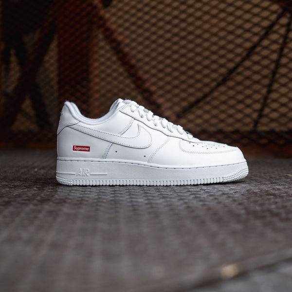 新品28cm NIKE × Supreme AIR FORCE1 LOW SP Nike x Supreme Air Force 1 Low SP (White) – SNEAKER TOWN